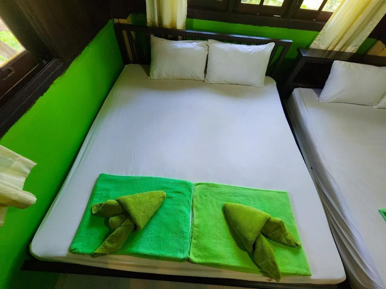 towels, Bed in Banmae Resort Kohchang