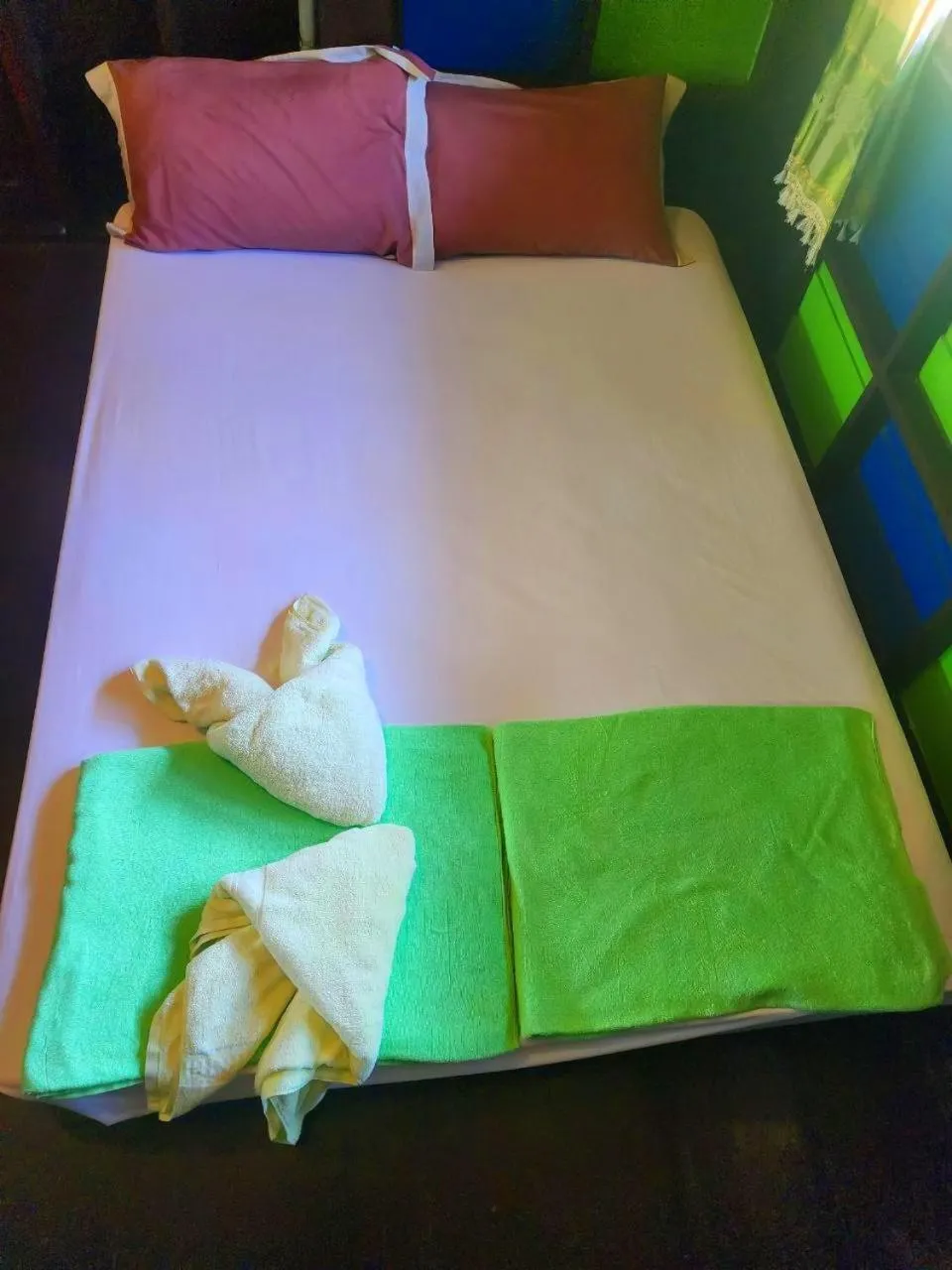 towels, Bed in Banmae Resort Kohchang