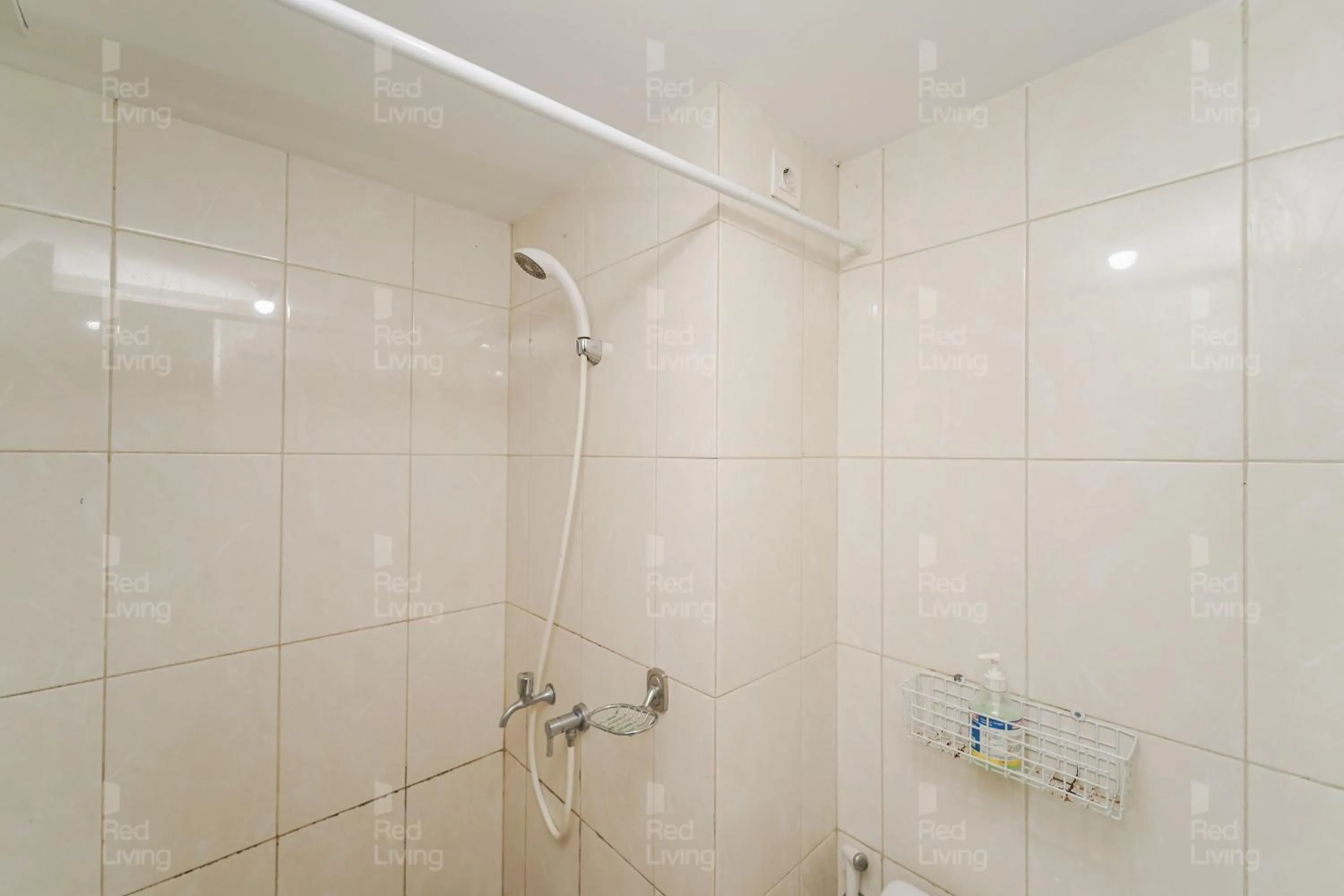 Bathroom in RedLiving Apartemen Springlake Summarecon - Kamarku Tower Azolla