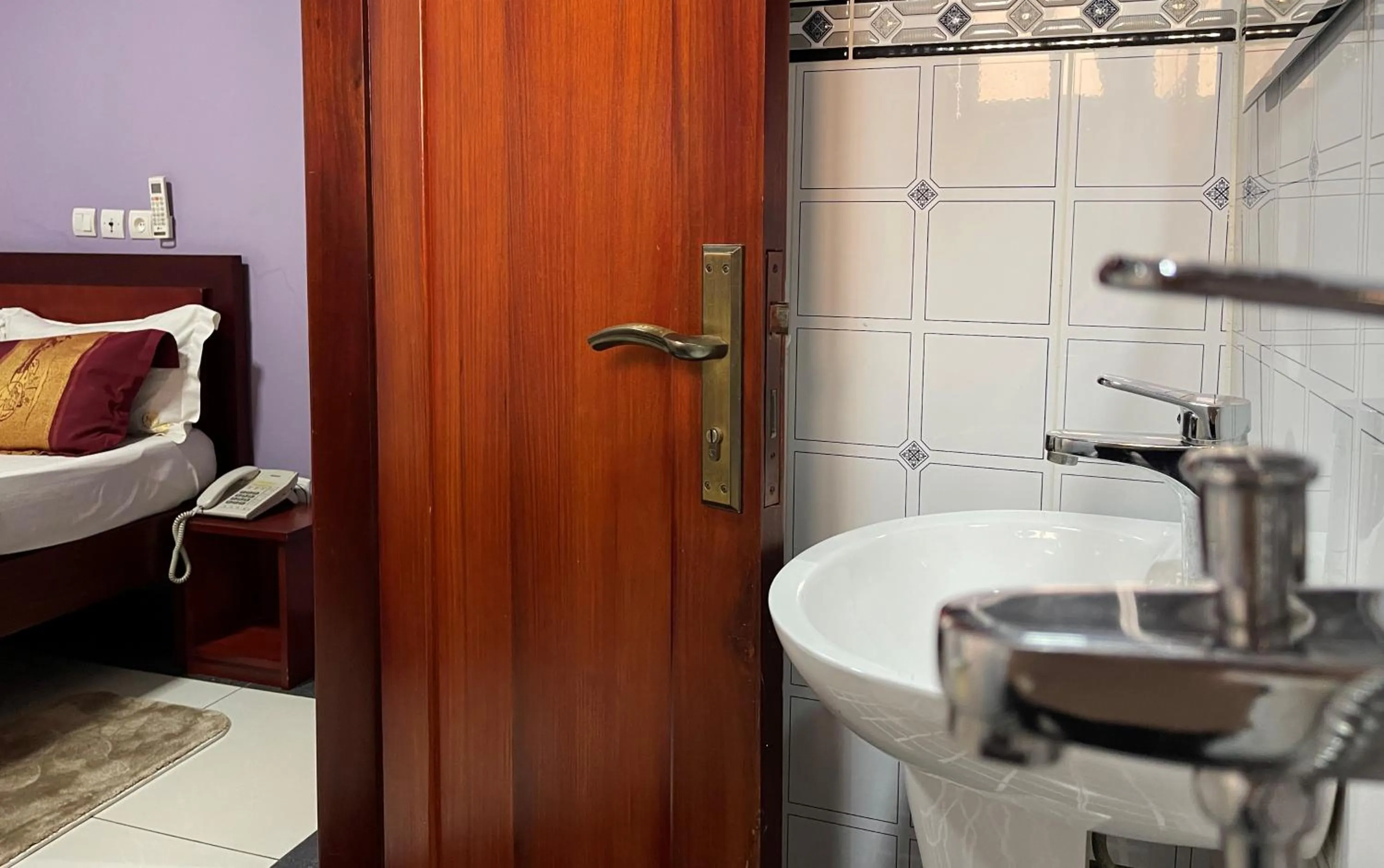 Bed in Hotel Le Kremlin Yaoundé