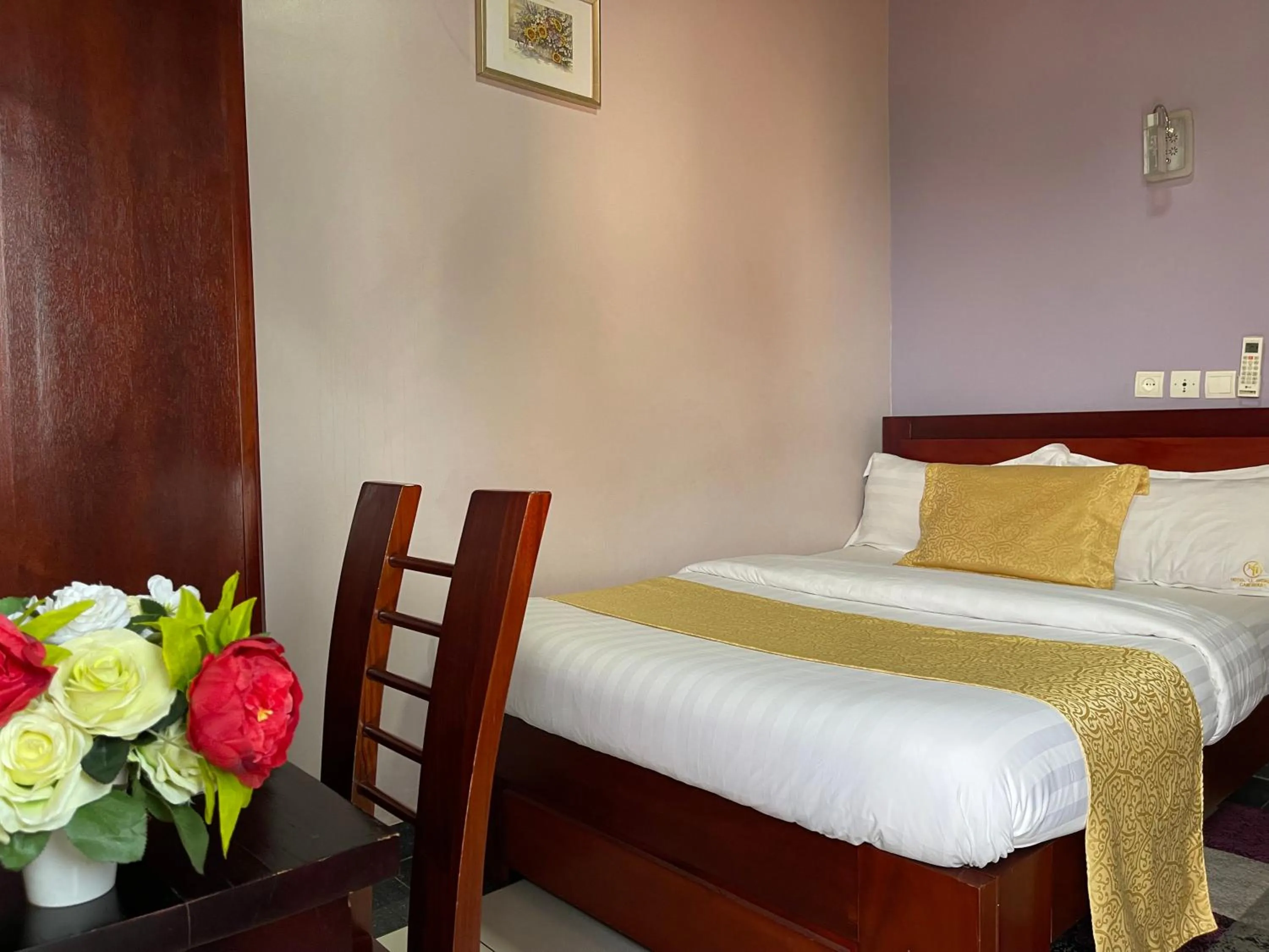 Bed in Hotel Le Kremlin Yaoundé