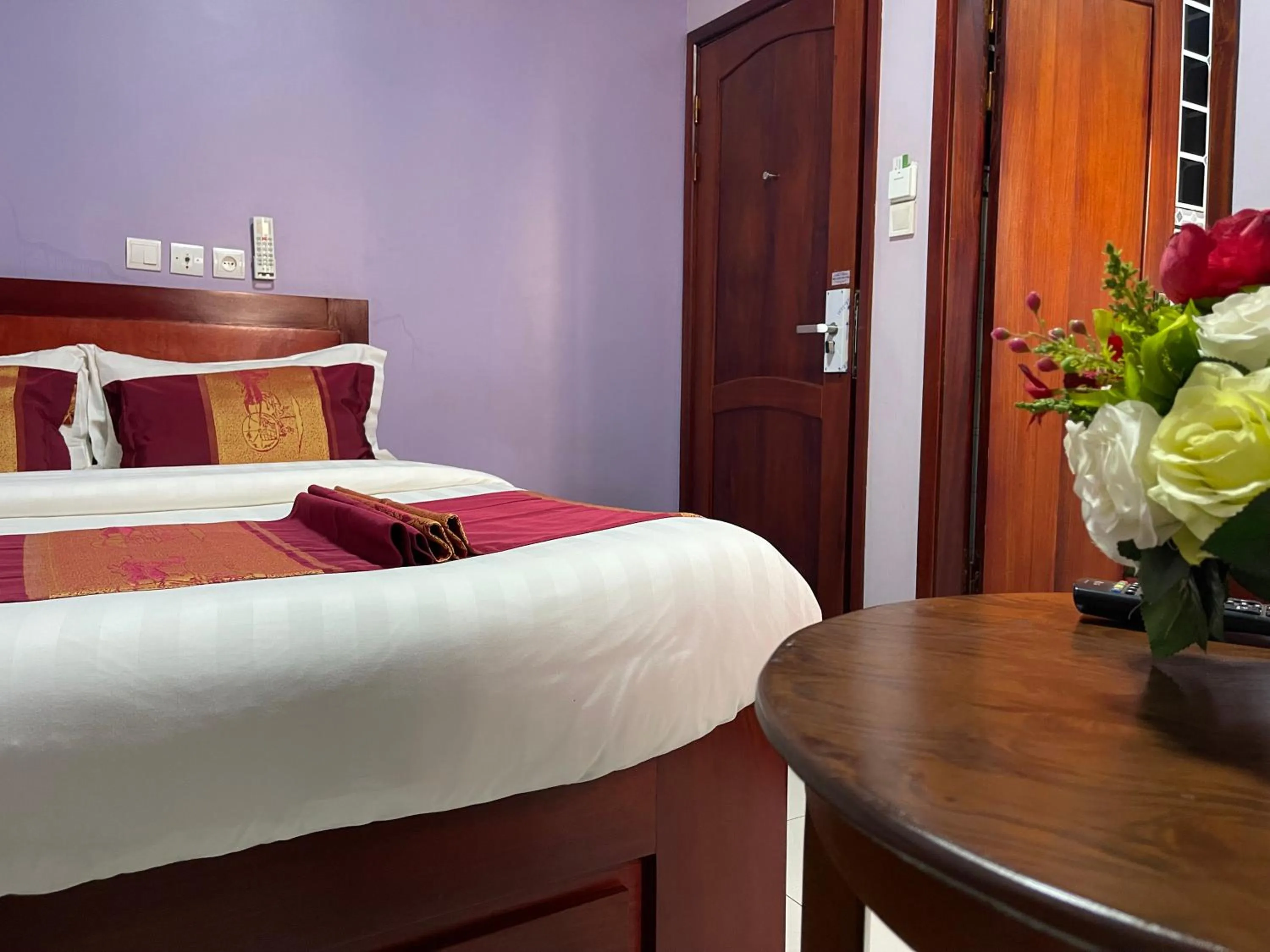 Bed in Hotel Le Kremlin Yaoundé