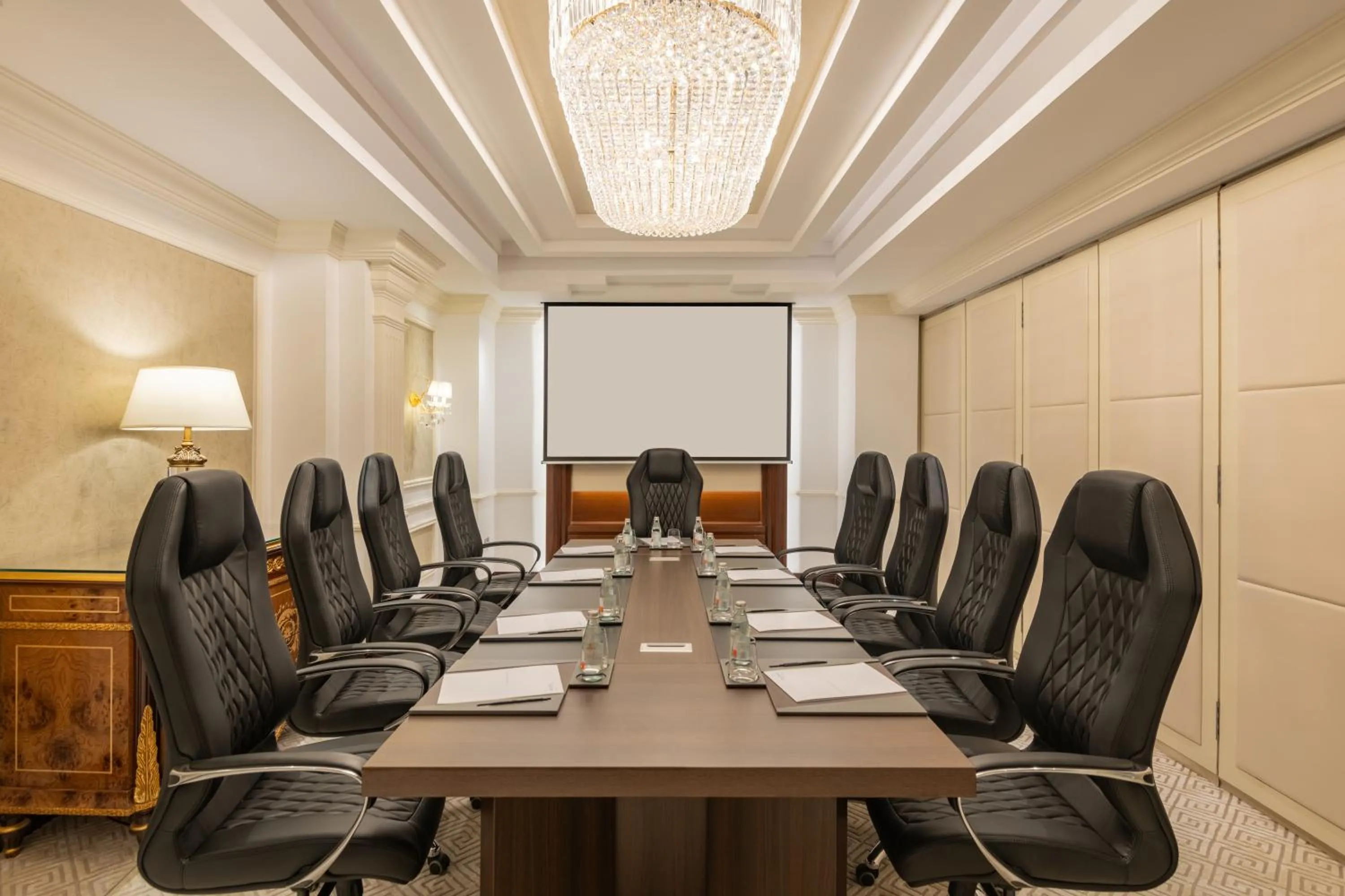 Meeting/conference room in Riviera Rayhaan by Rotana Doha