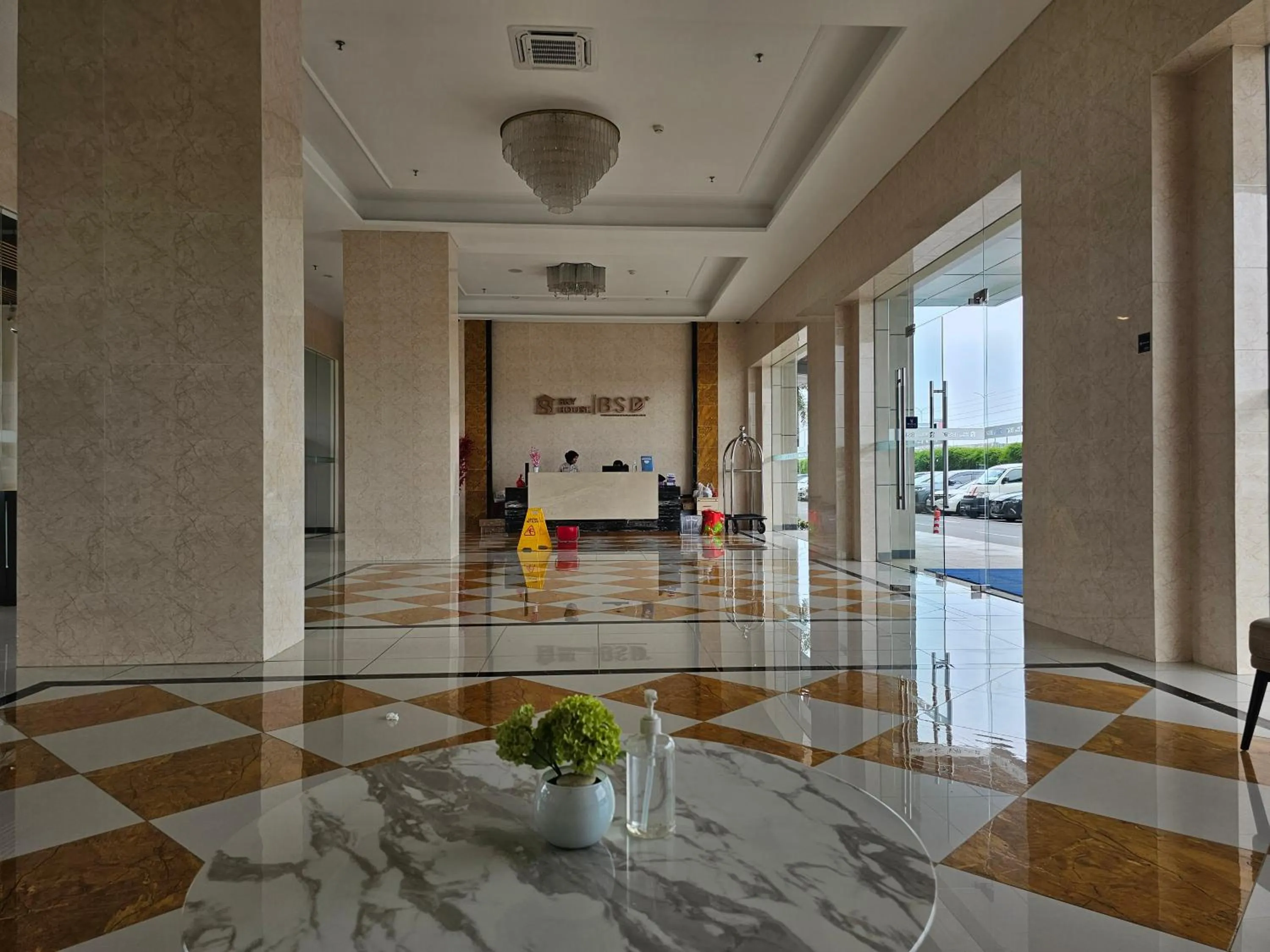 Lobby or reception in Apartement Sky House BSD TL19D By LiviRooms