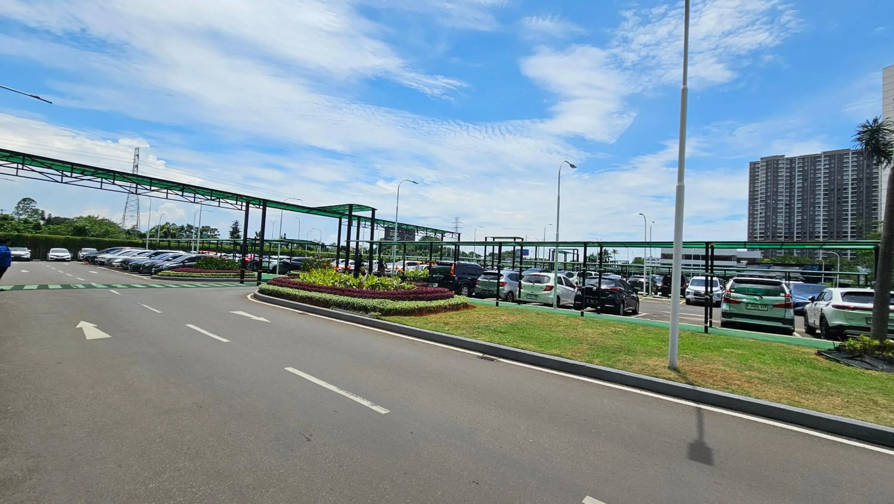 Parking in Apartement Sky House BSD TL19D By LiviRooms