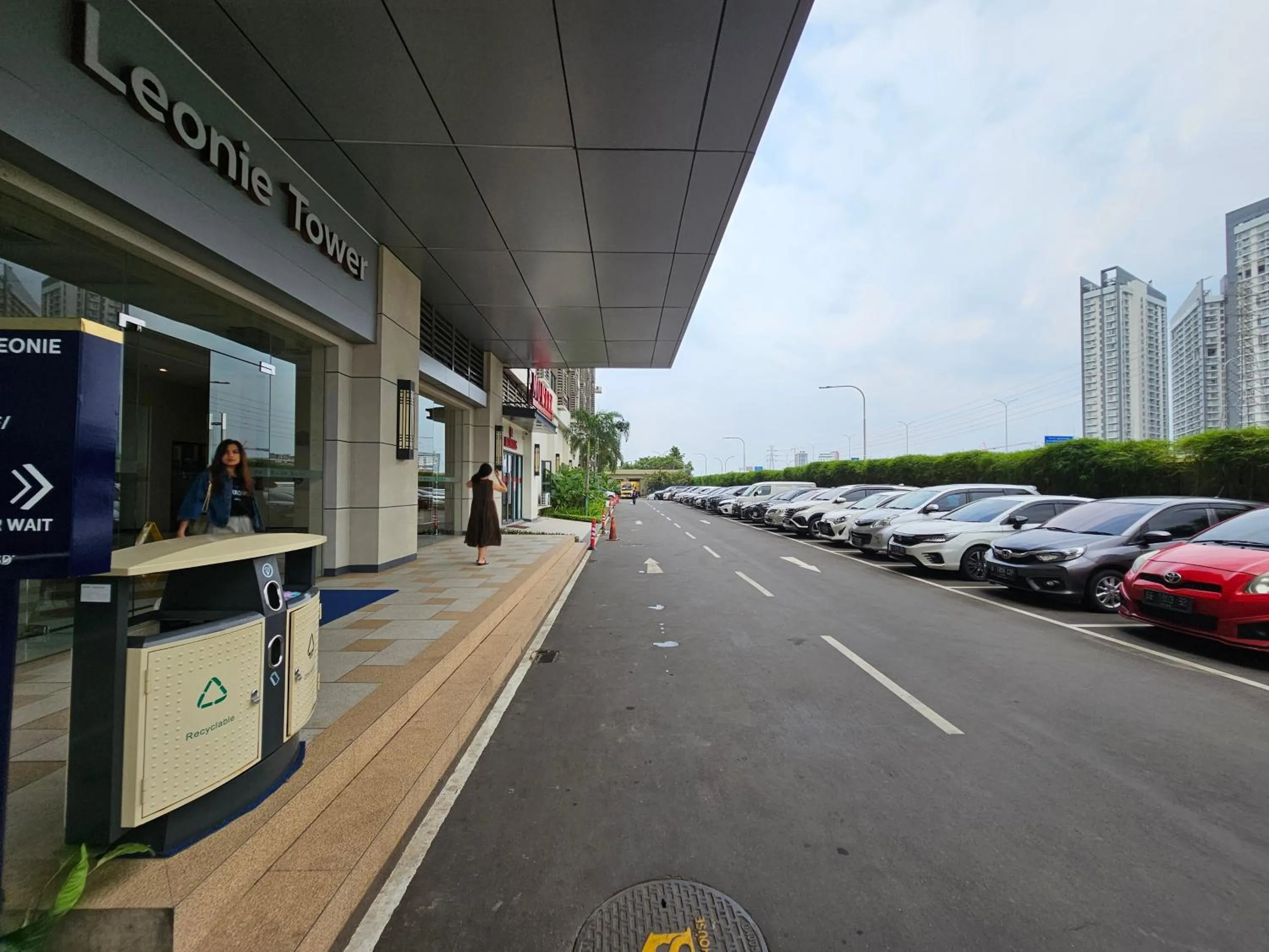 Parking in Apartement Sky House BSD TL19D By LiviRooms