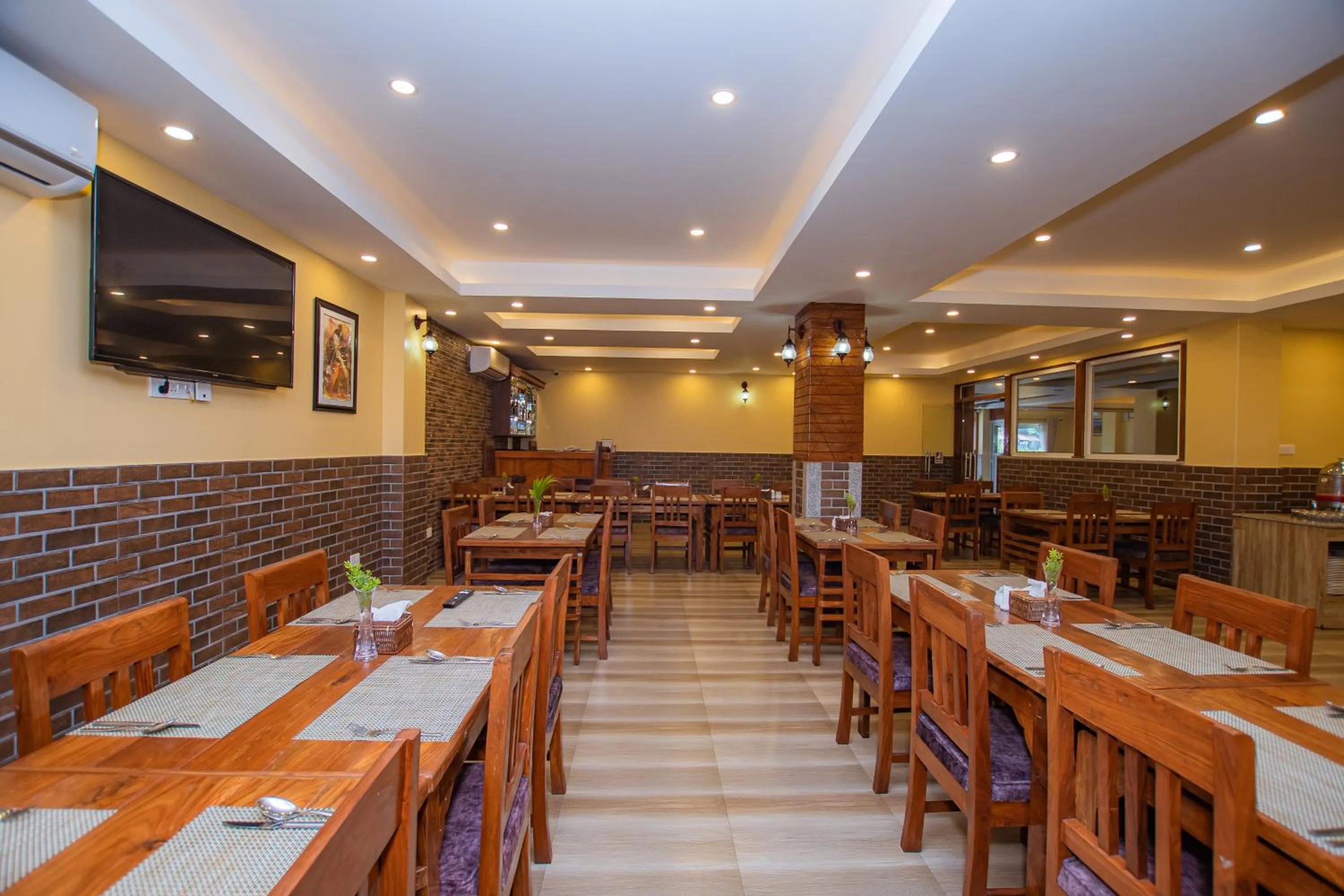 Restaurant/places to eat in Hotel Hidden Kingdom