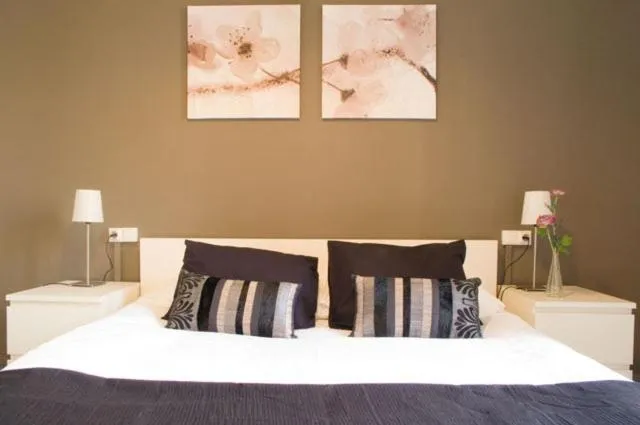 Photo of the whole room, Bed in Barcelonaguest