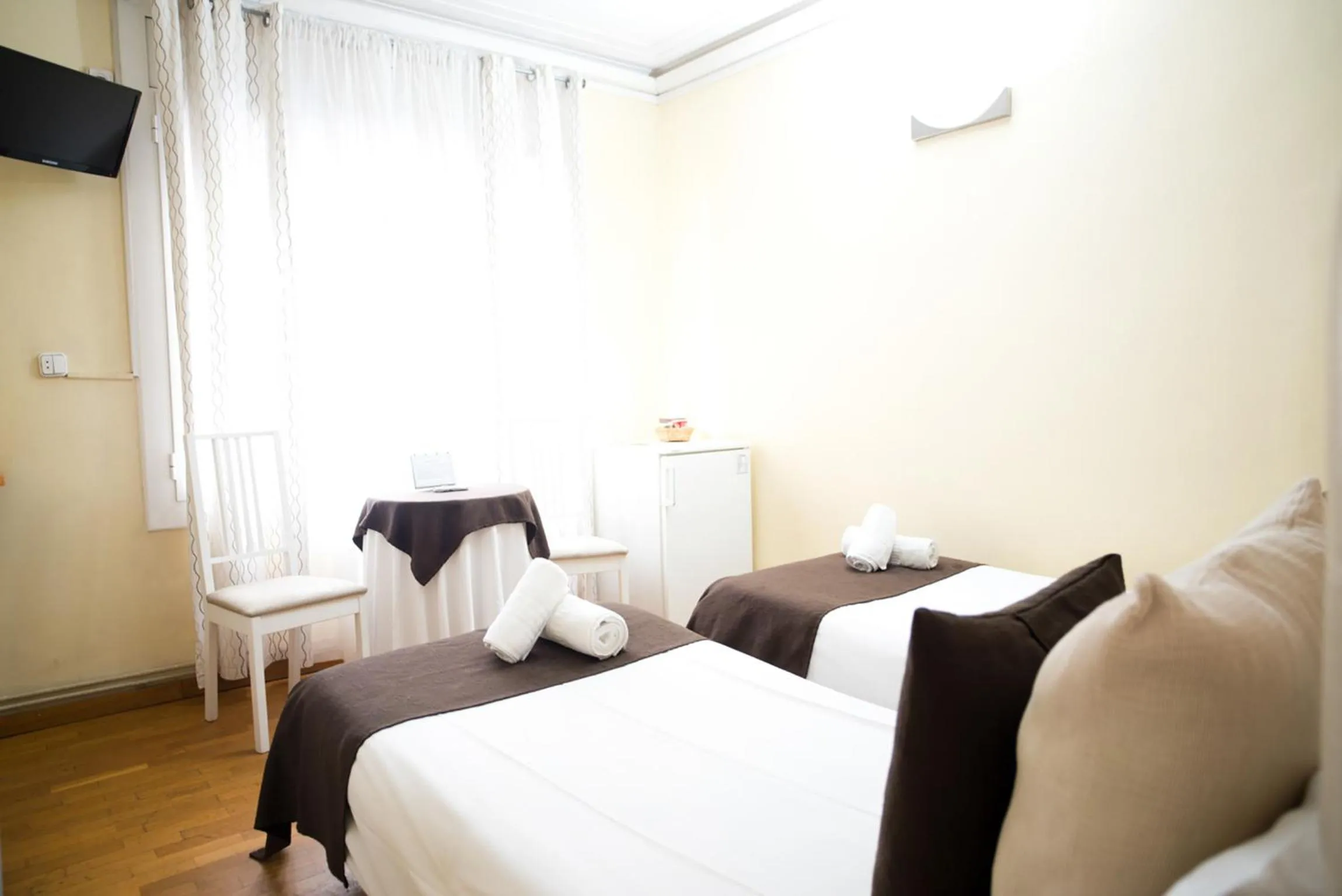 Day, Bed in Petit Hotel