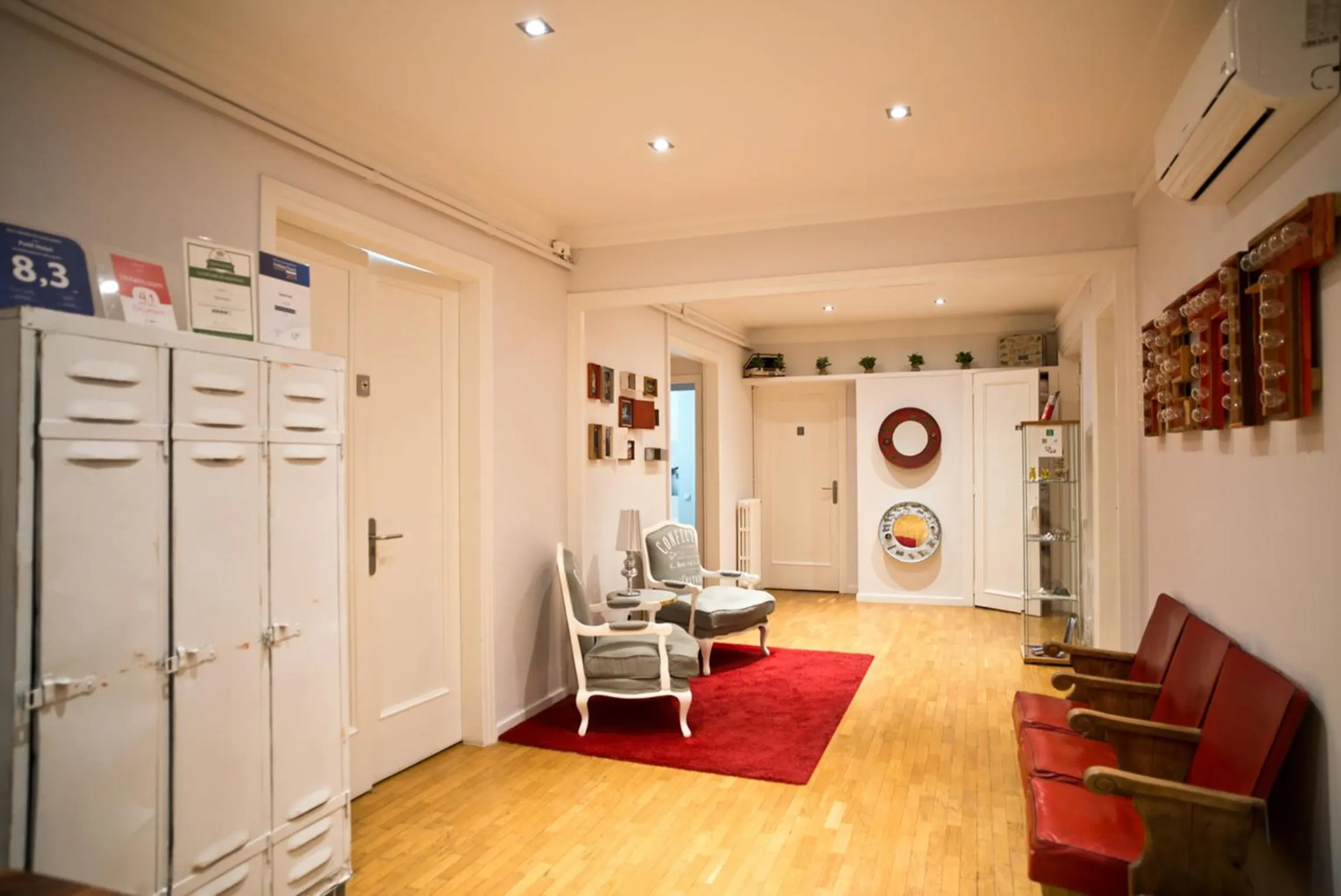 Lobby or reception in Petit Hotel