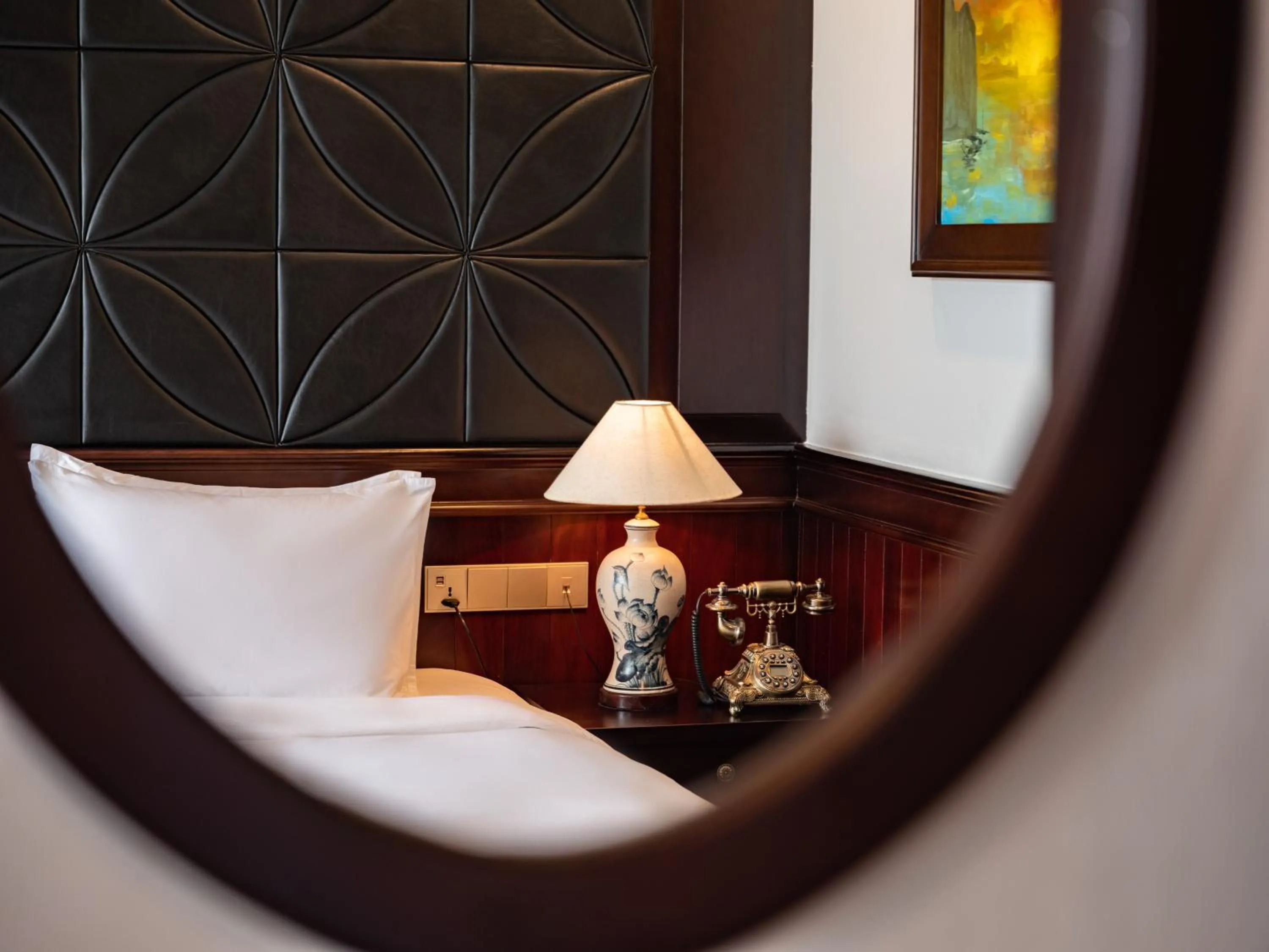 Bed in Aqua Of The Seas Cruise Halong by AHG