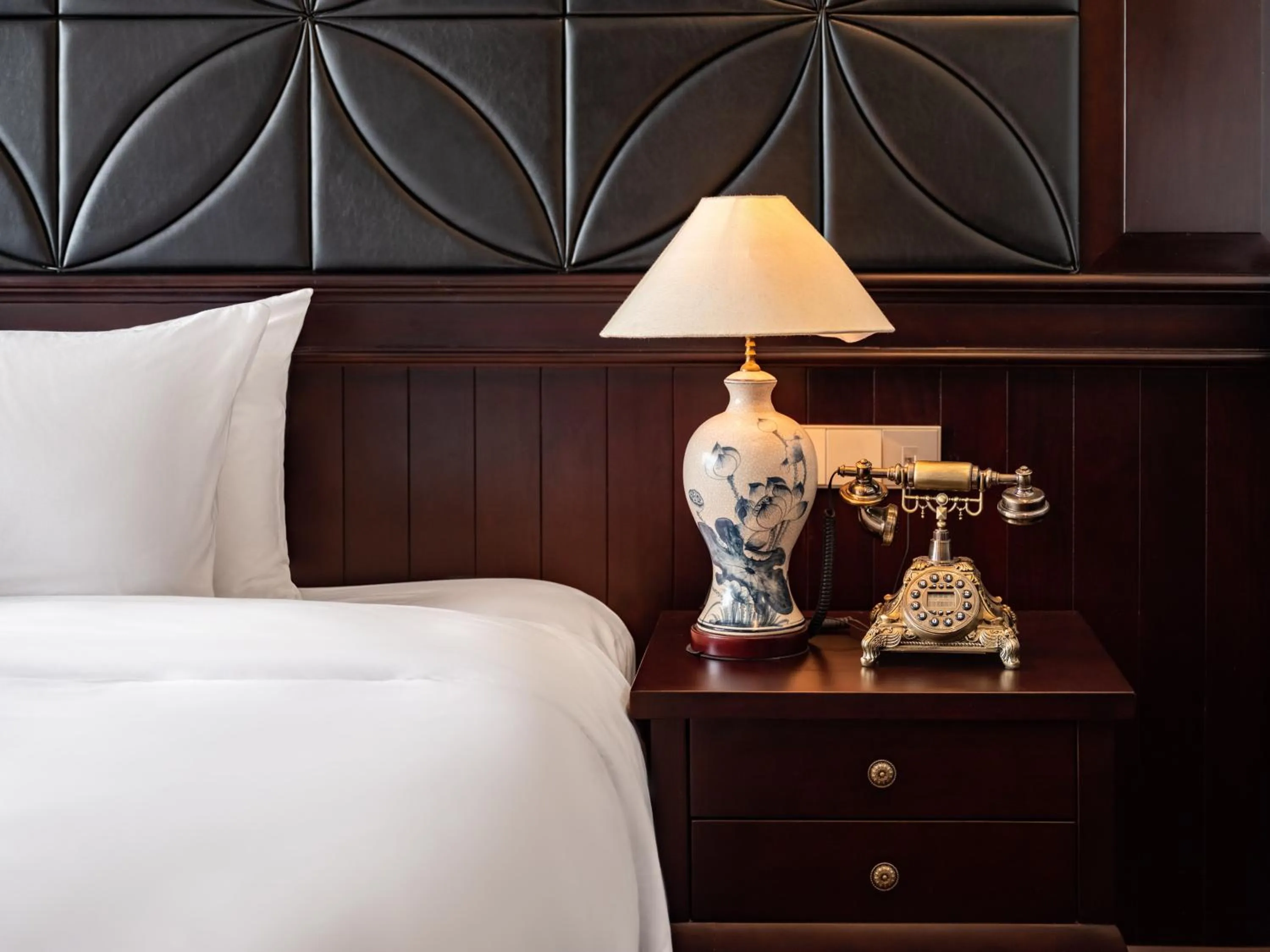 Photo of the whole room, Bed in Aqua Of The Seas Cruise Halong by AHG