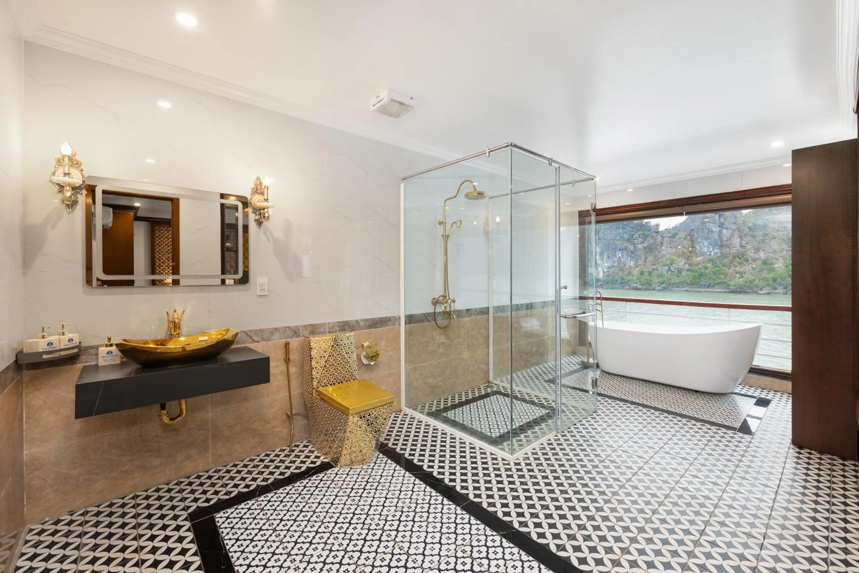 Shower in Aqua Of The Seas Cruise Halong by AHG