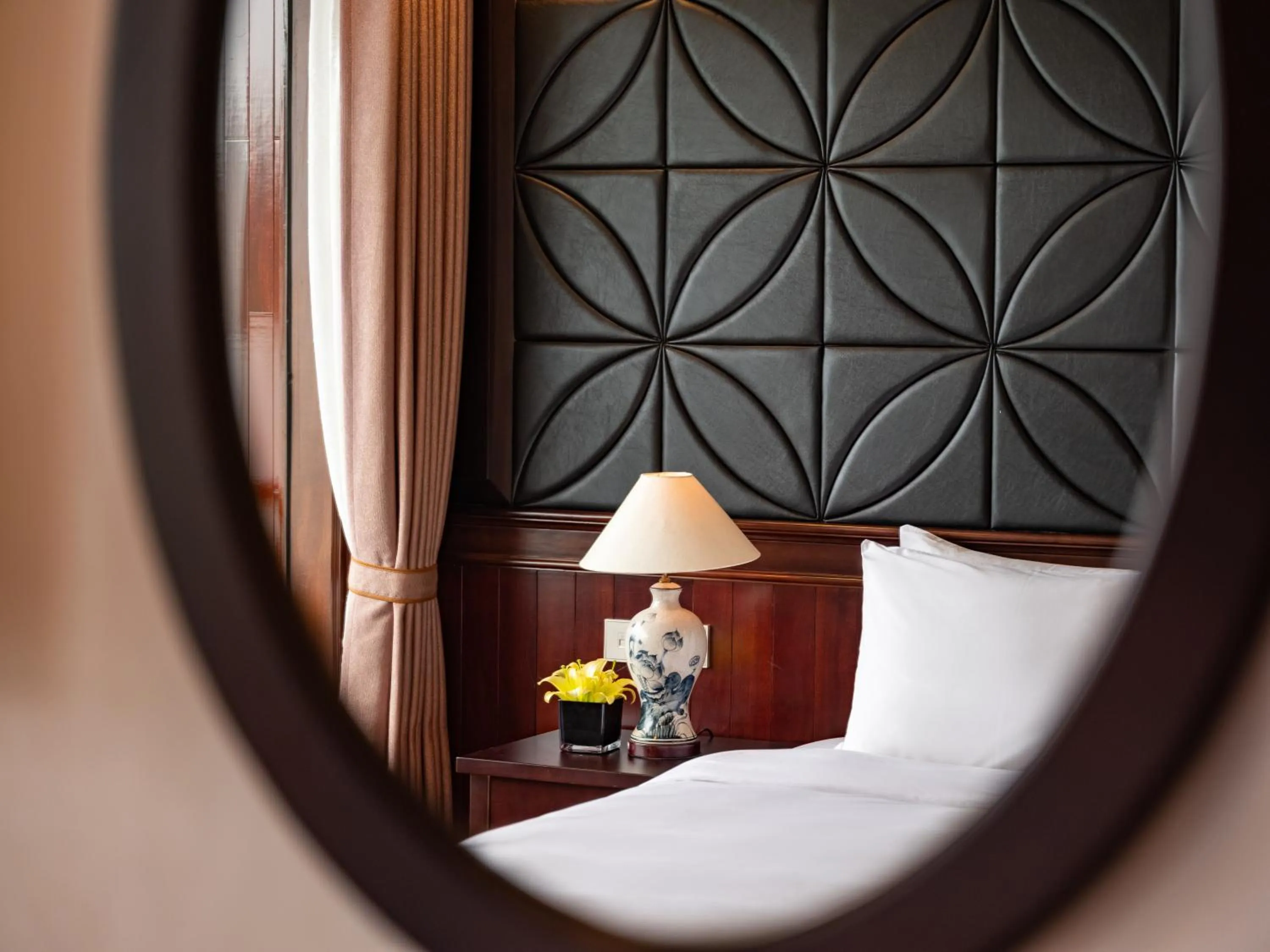 Photo of the whole room, Bed in Aqua Of The Seas Cruise Halong by AHG