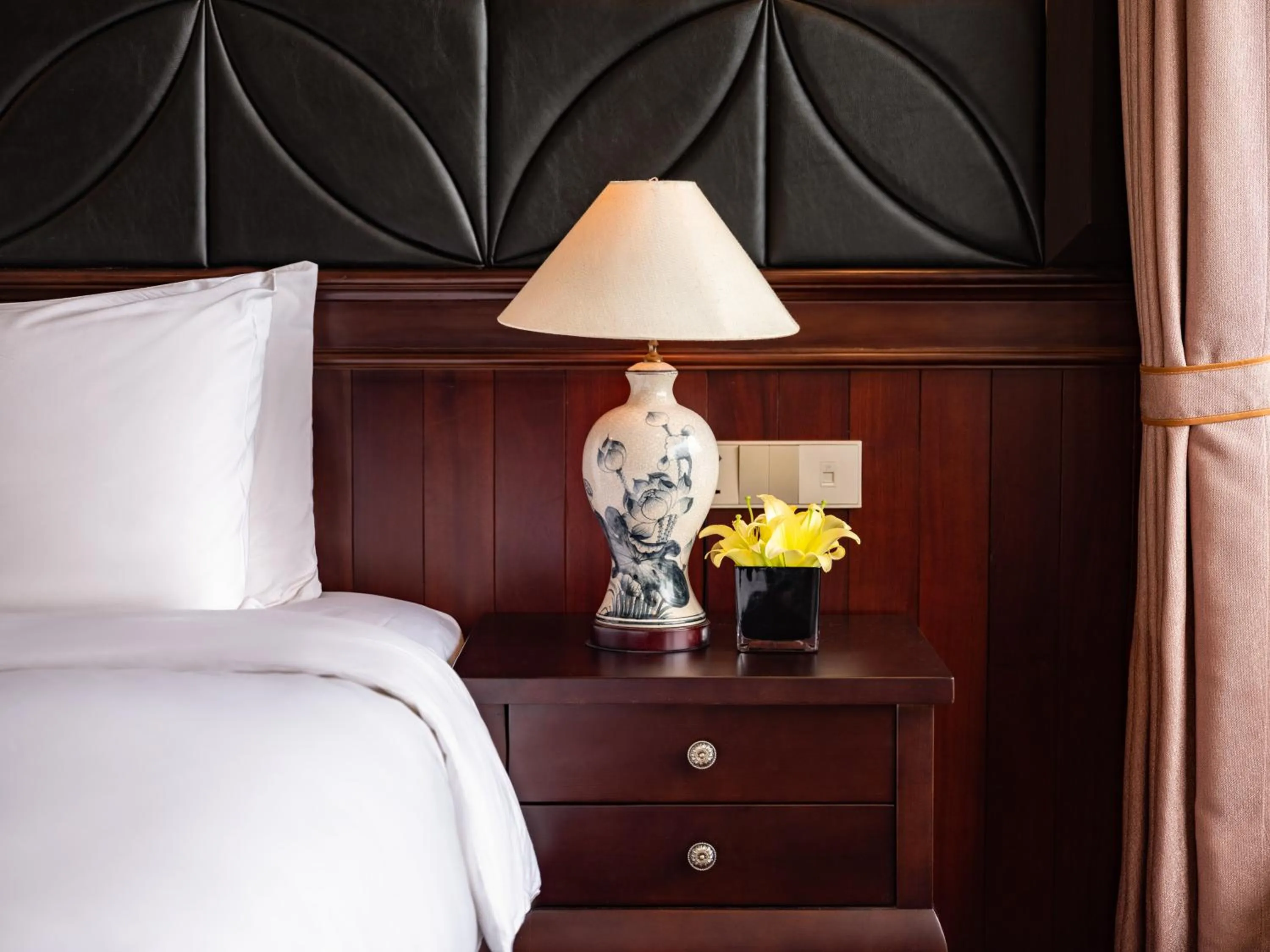 Bed in Aqua Of The Seas Cruise Halong by AHG