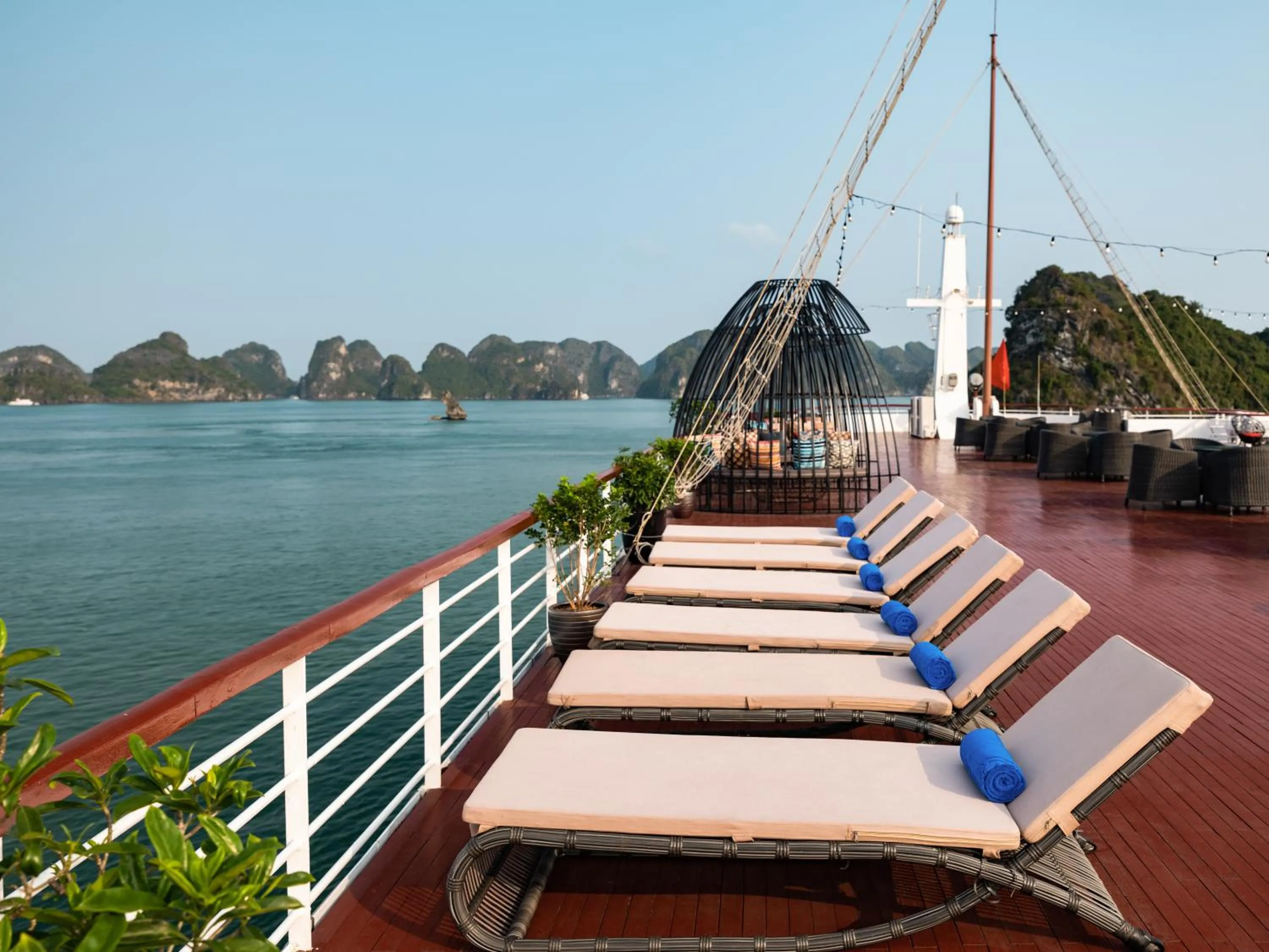 sunbed in Aqua Of The Seas Cruise Halong by AHG