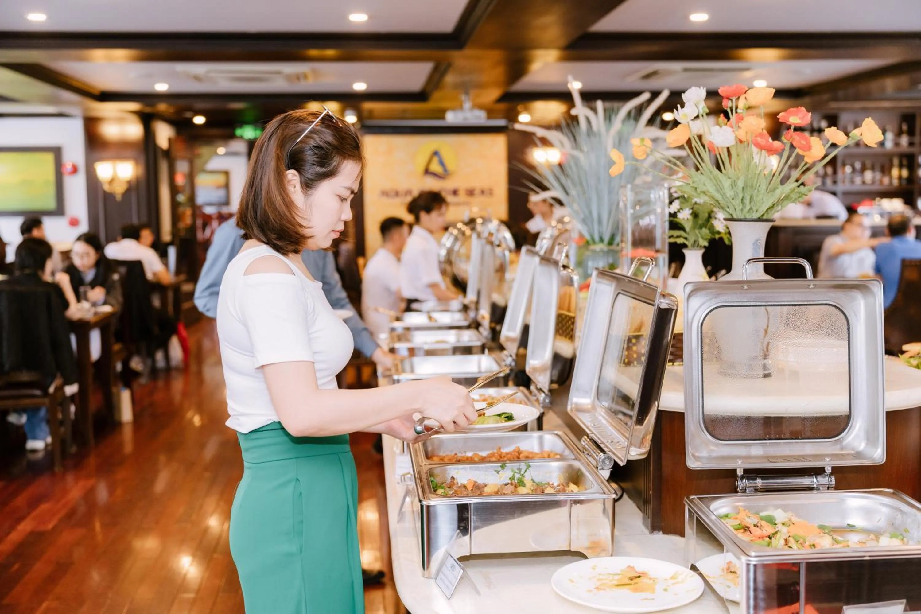 Restaurant/places to eat in Aqua Of The Seas Cruise Halong by AHG