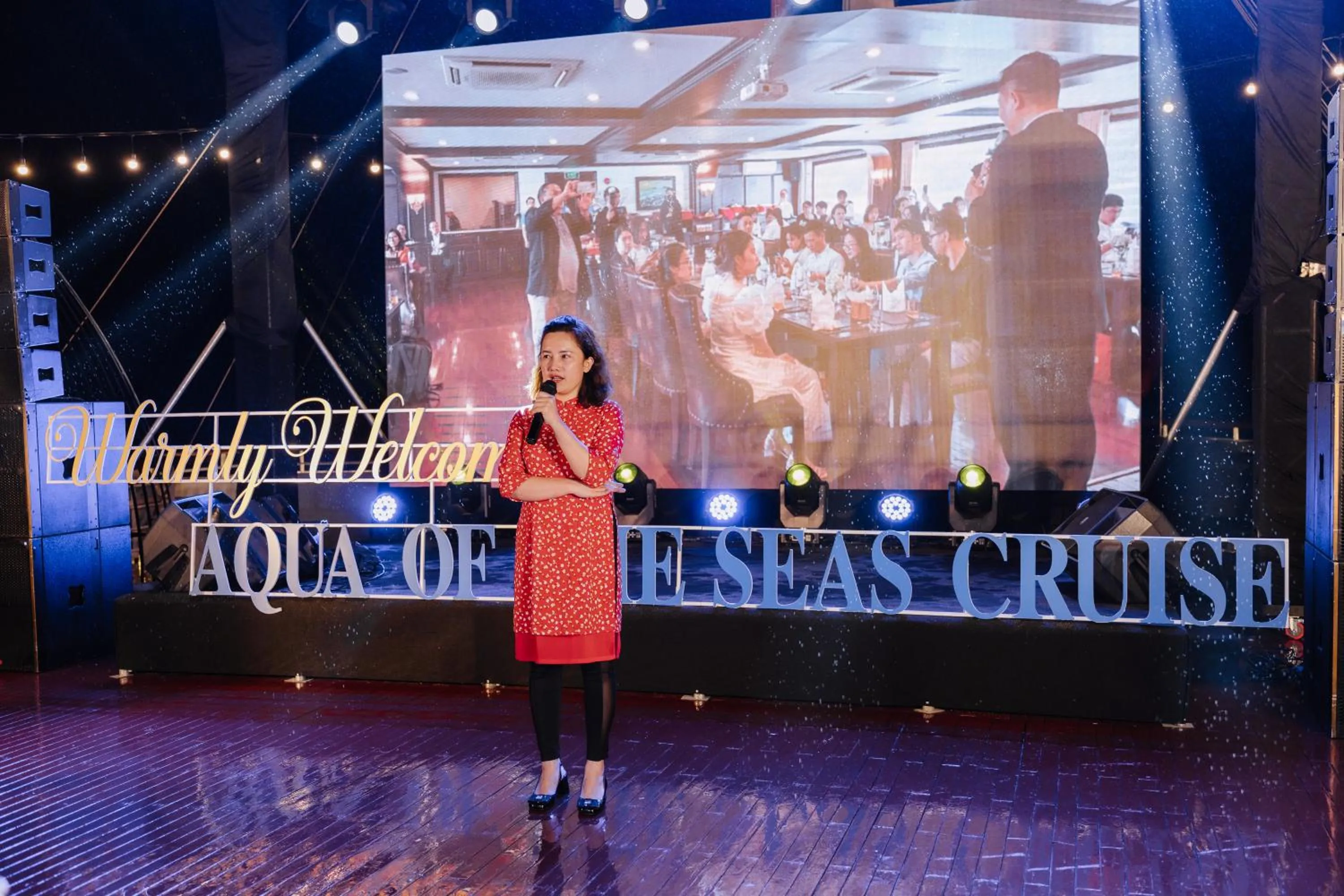 People in Aqua Of The Seas Cruise Halong by AHG