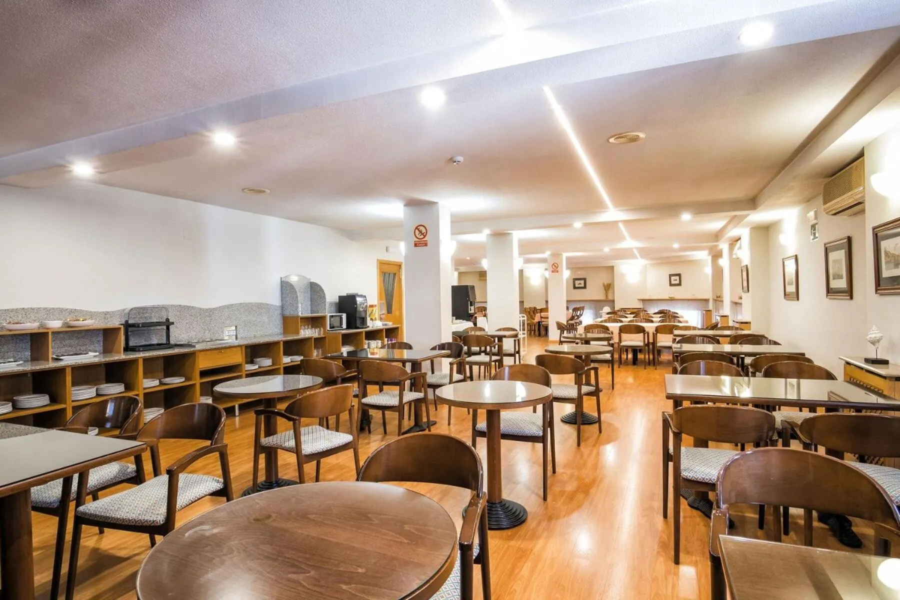 Breakfast in Hotel Alda Castelao