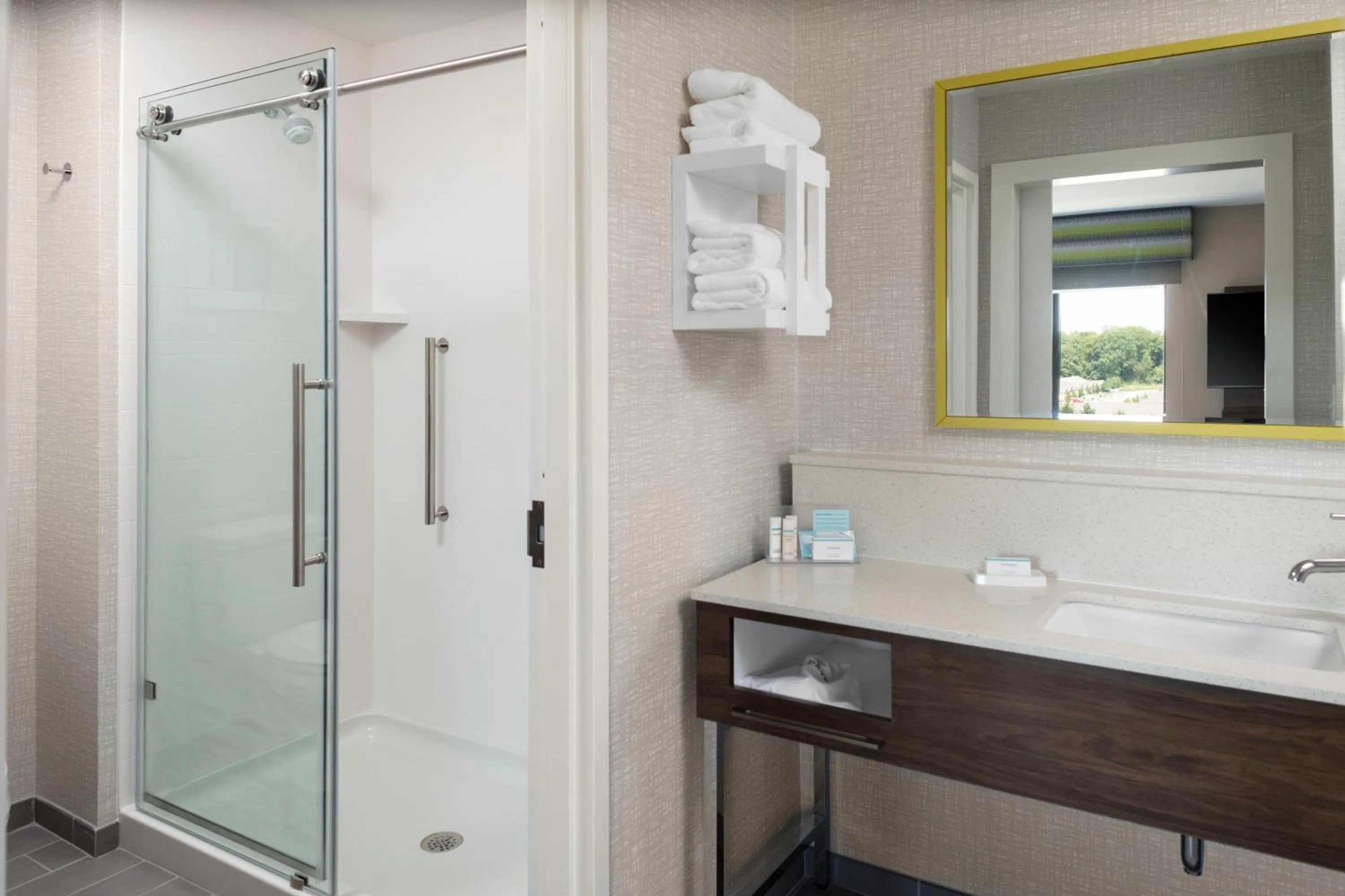 Bathroom in Hampton Inn & Suites Indianapolis West Speedway