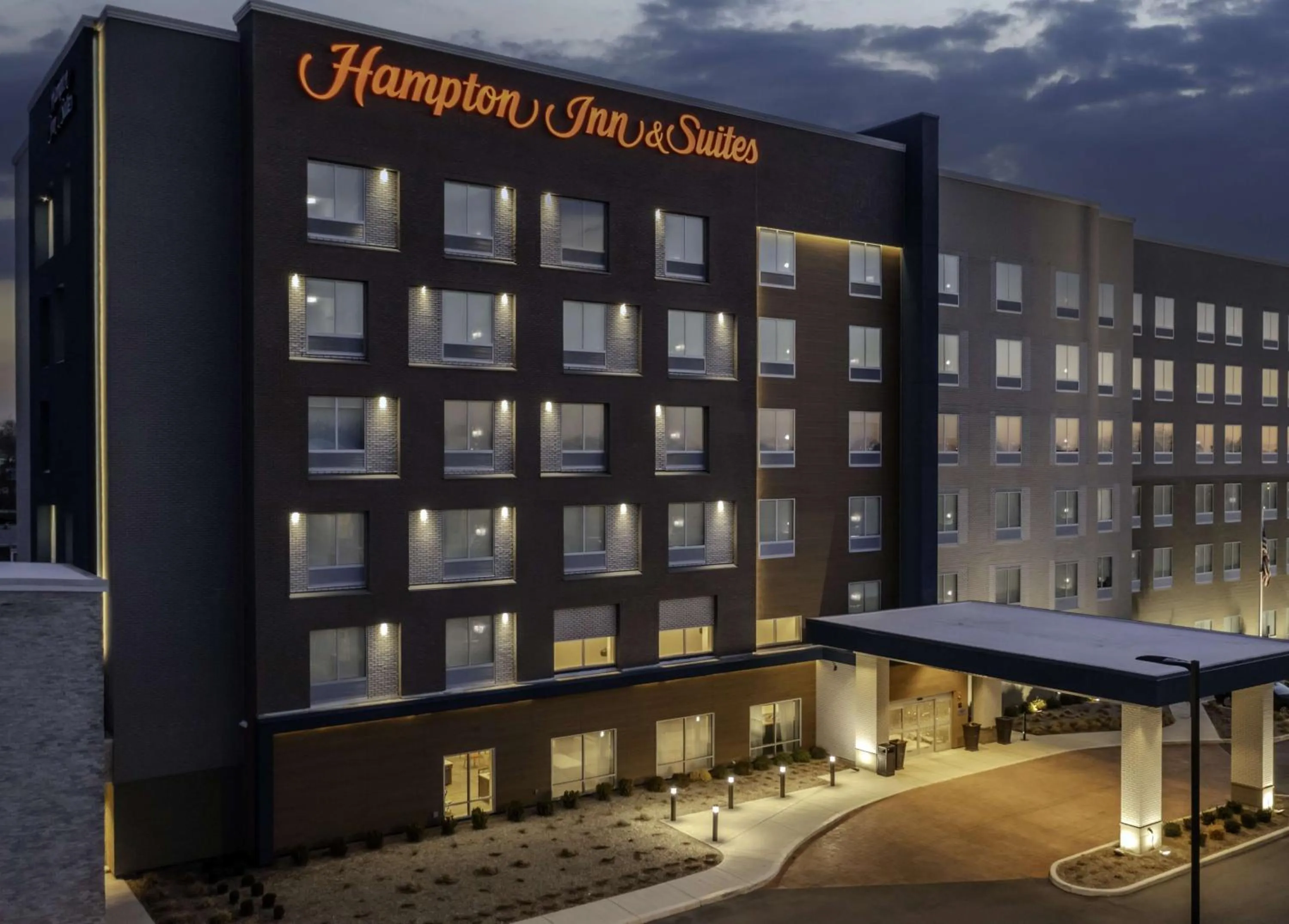 Property building in Hampton Inn & Suites Indianapolis West Speedway