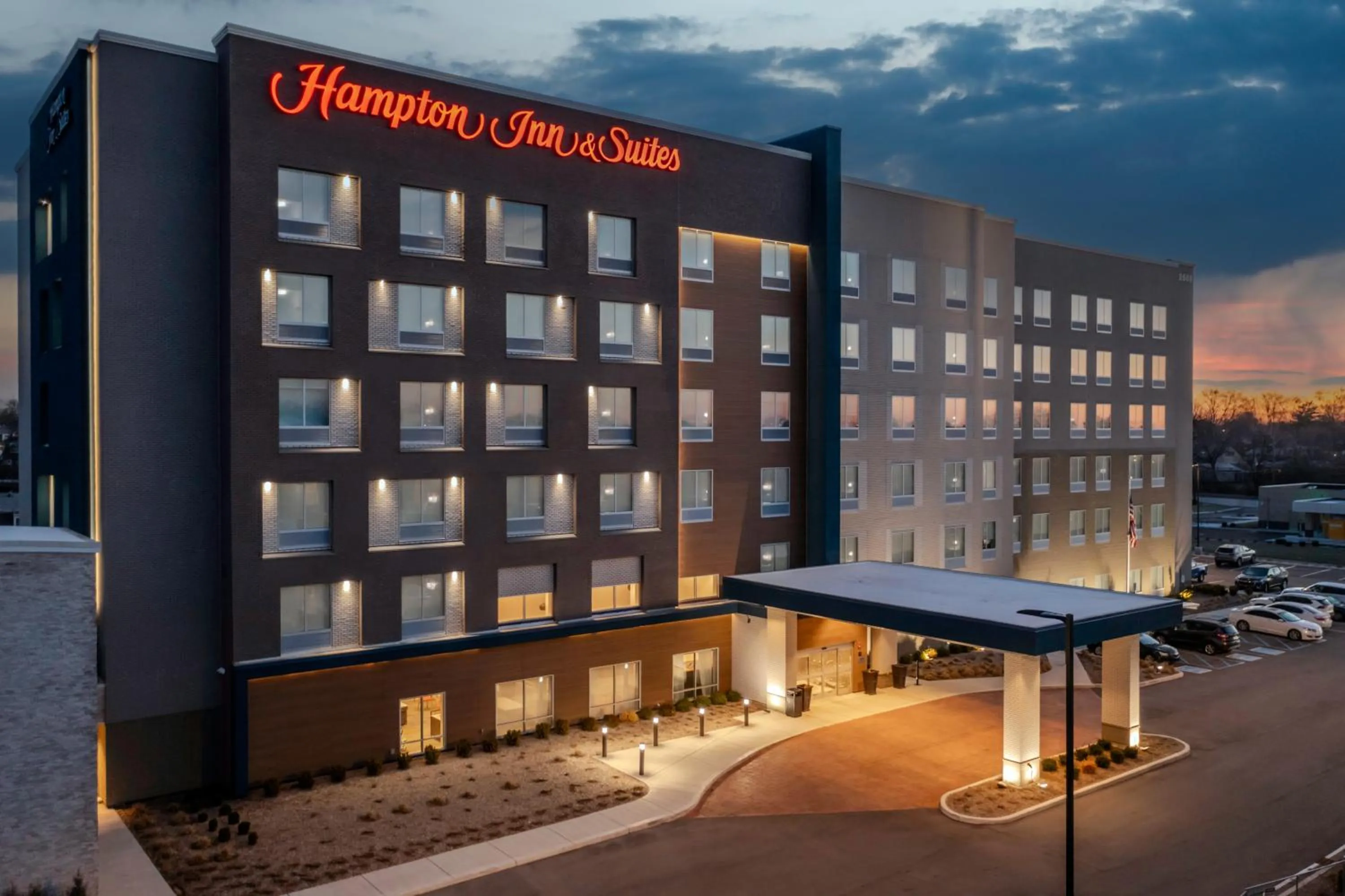 Property building in Hampton Inn & Suites Indianapolis West Speedway