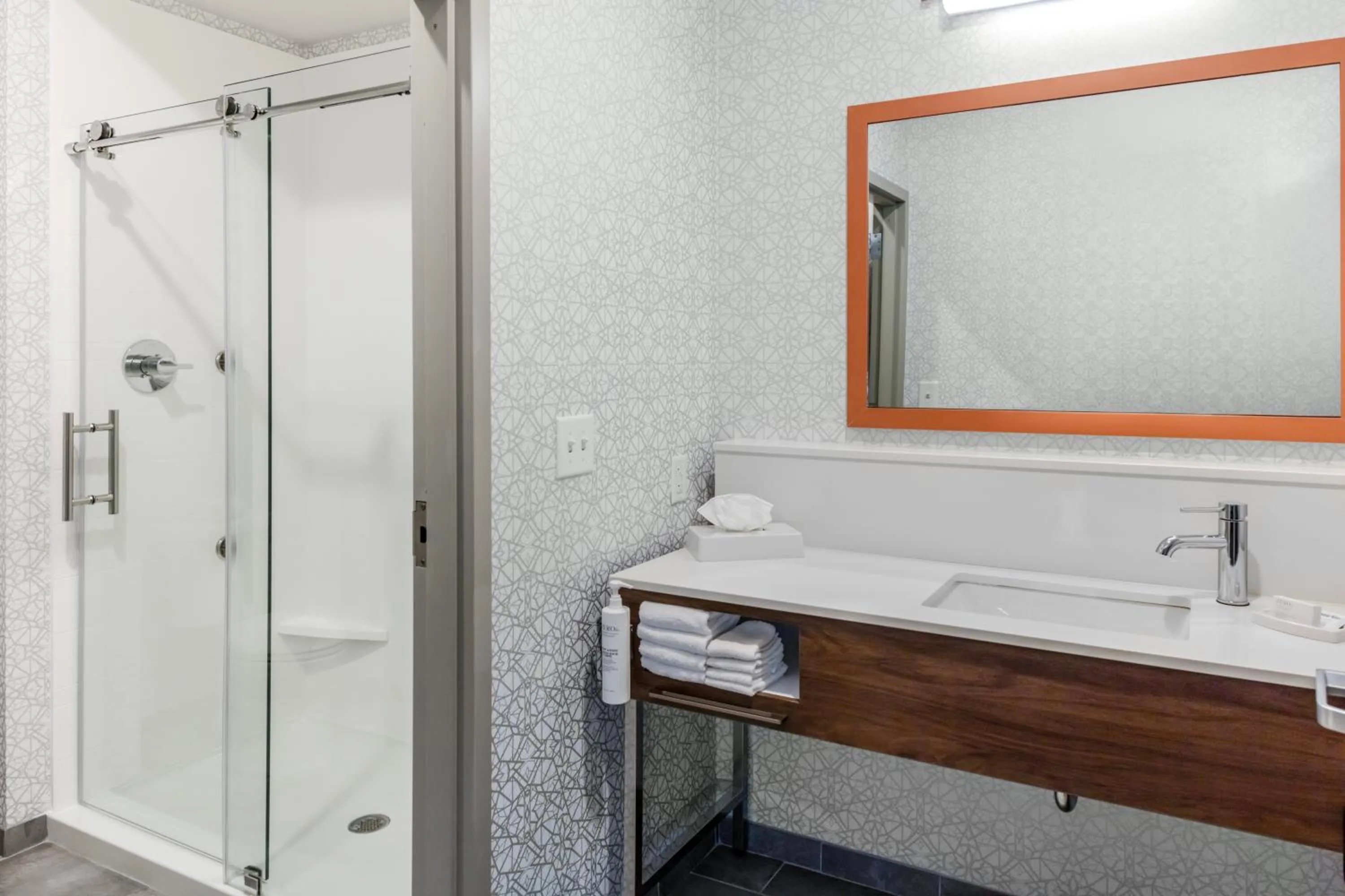 Bathroom in Hampton Inn & Suites Indianapolis West Speedway