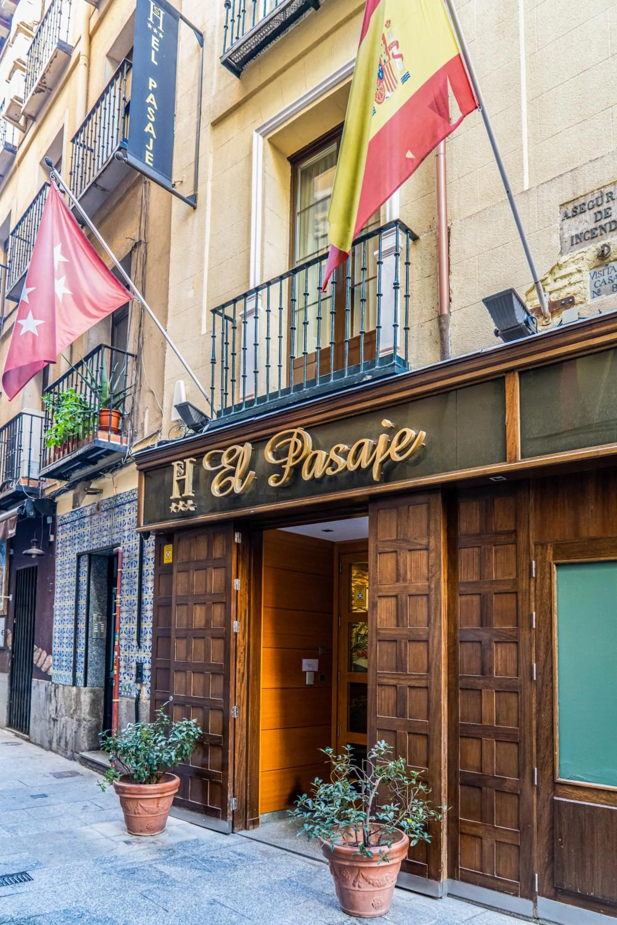 Facade/entrance in El Pasaje