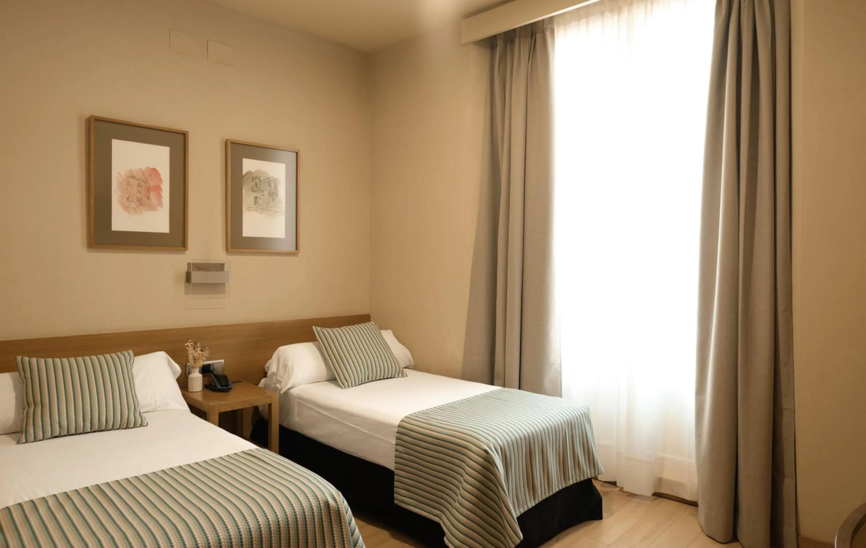 Bed in Windsor Puerta del Sol