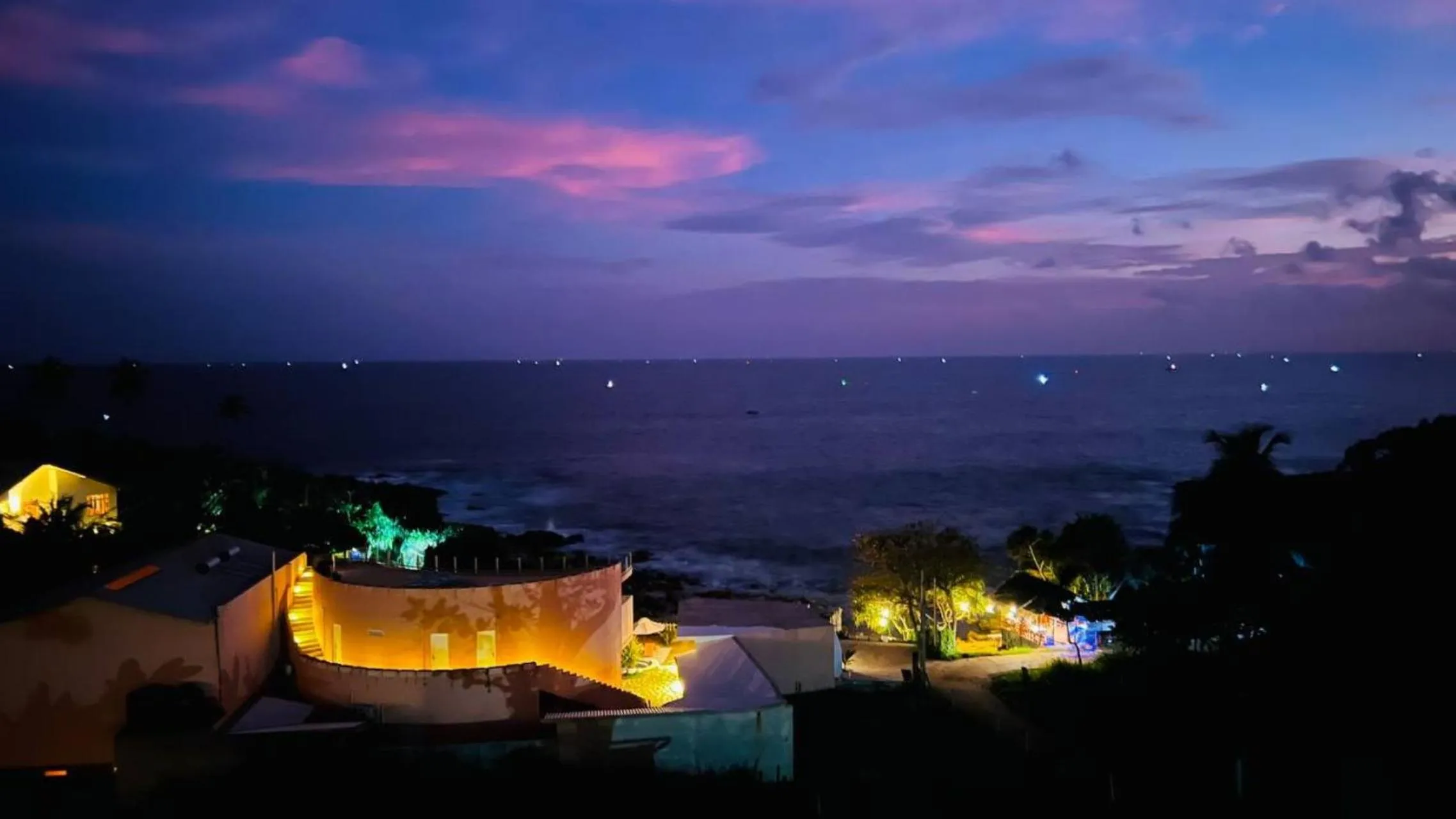 Night in Mazarine Surf Suites Hiriketiya