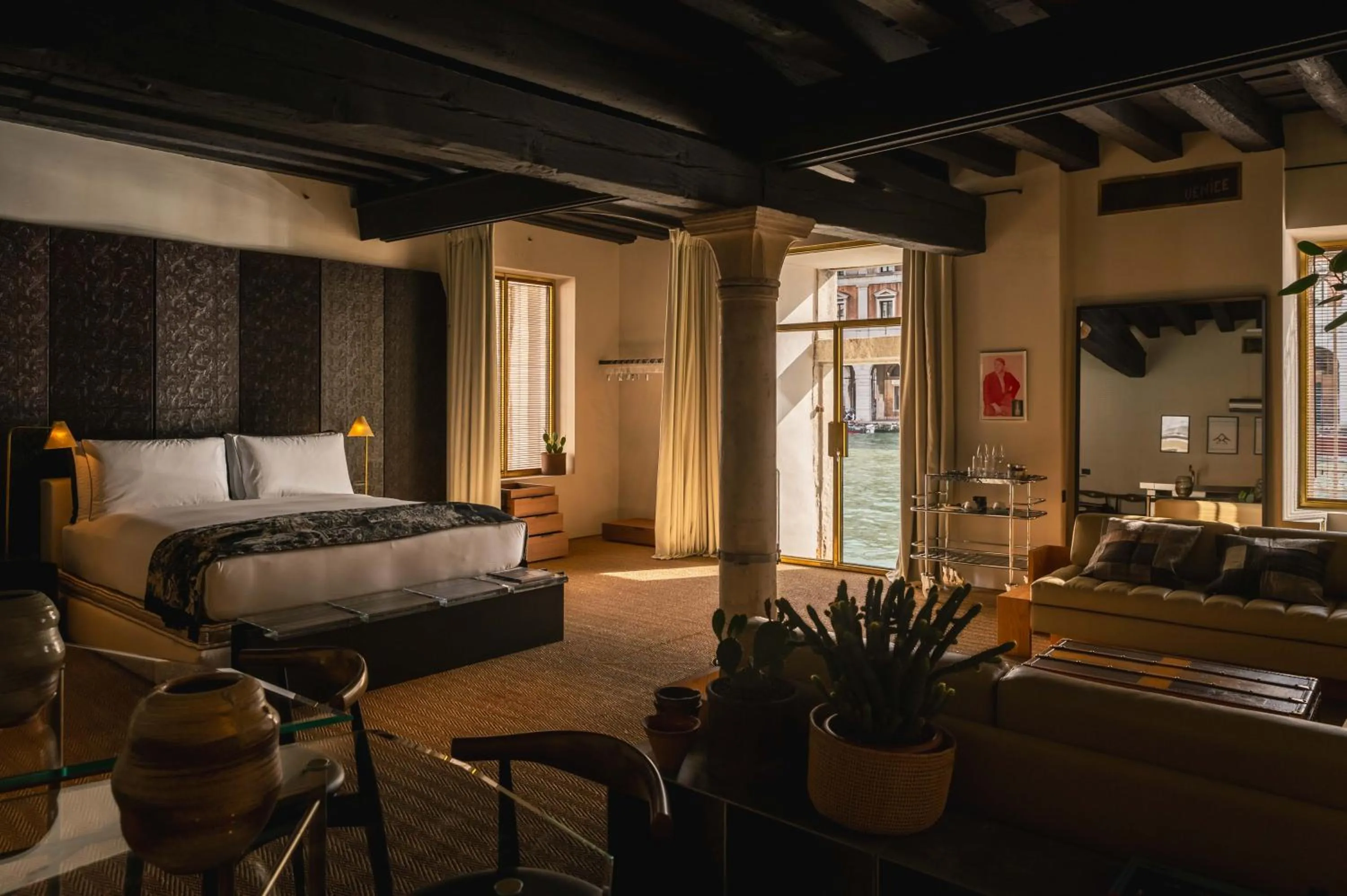 Photo of the whole room, Bed in The Venice Venice Hotel