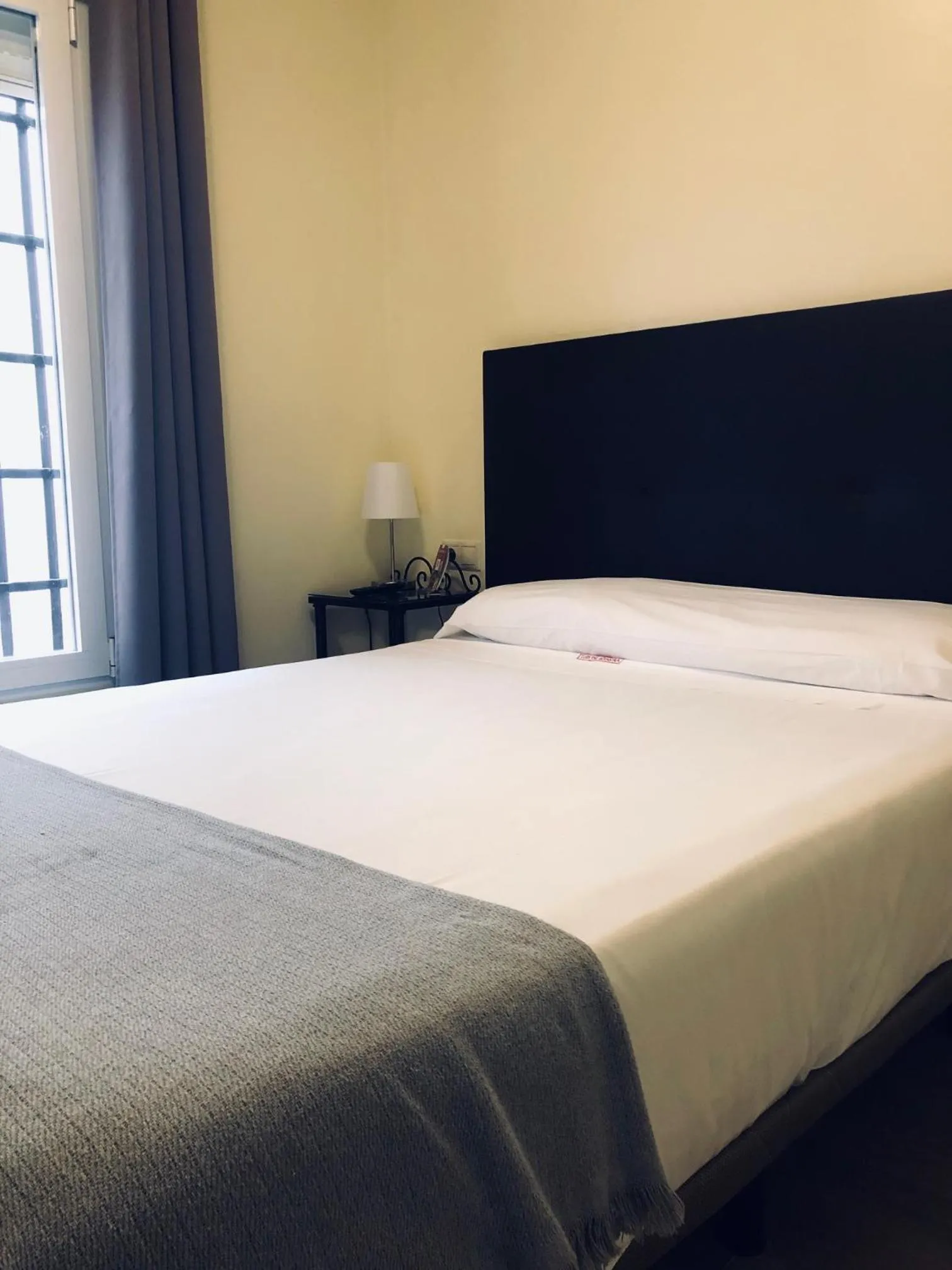 Photo of the whole room, Bed in Hospedería Luis de Góngora