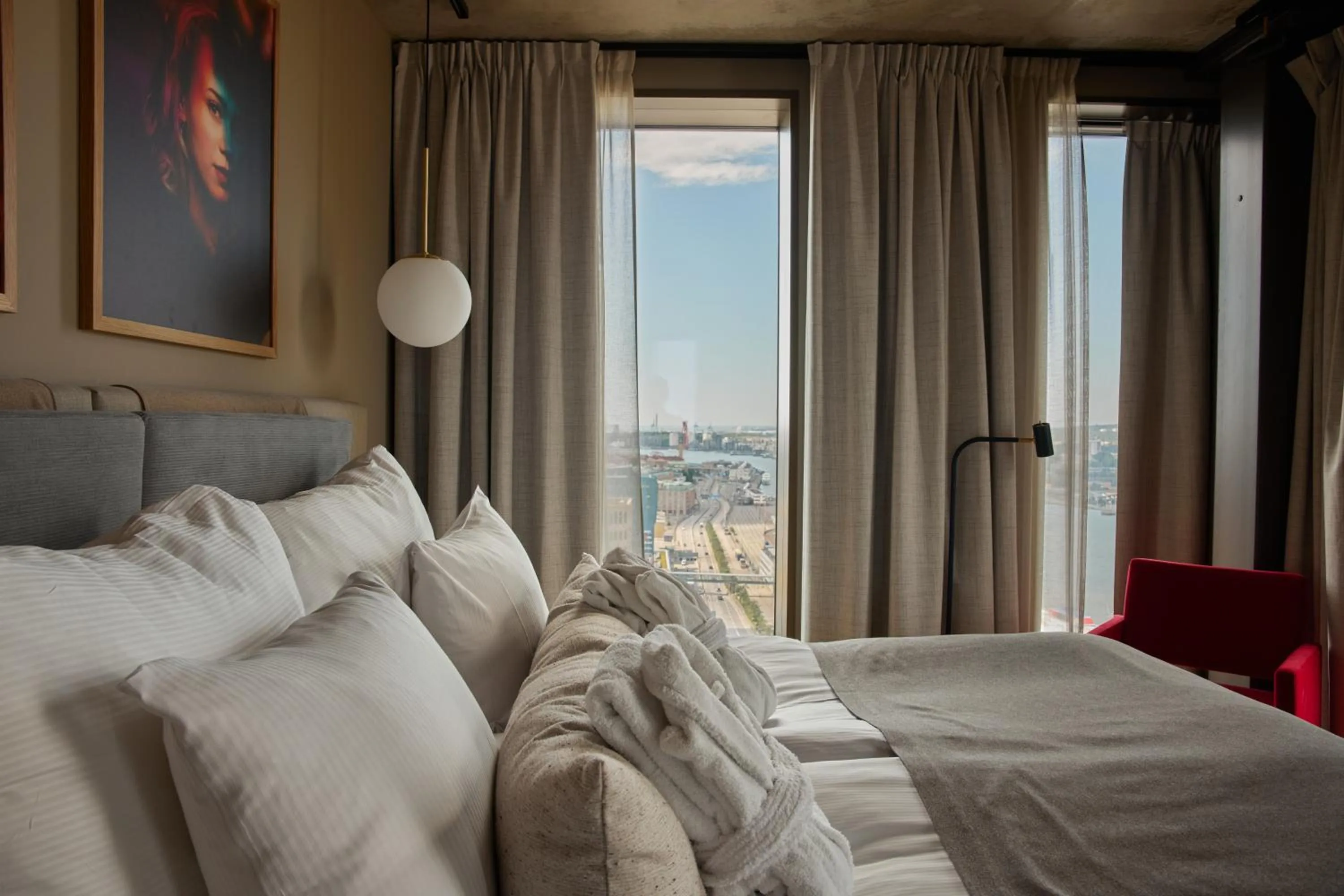 View (from property/room), Bed in Clarion Hotel Draken