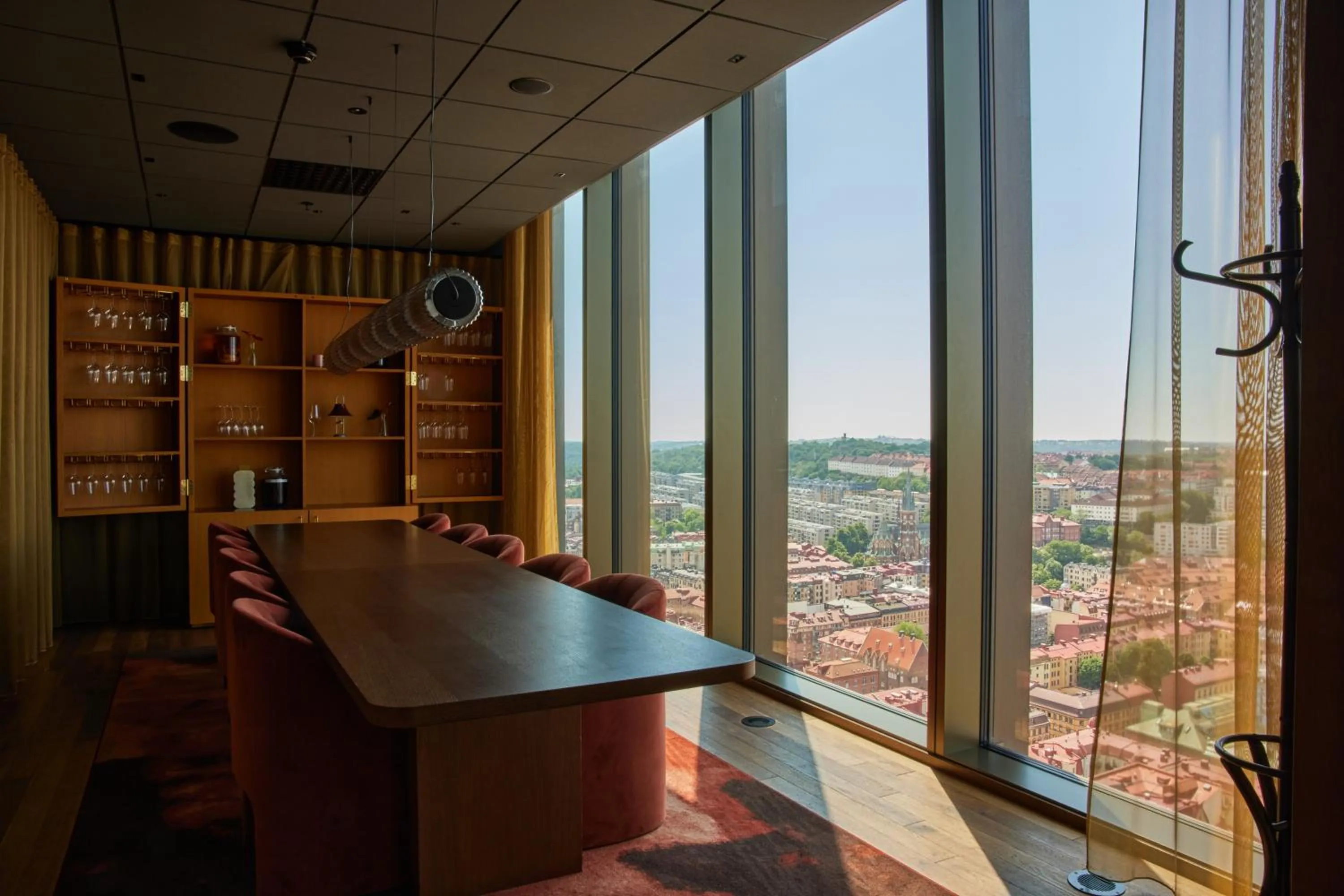 Restaurant/places to eat in Clarion Hotel Draken