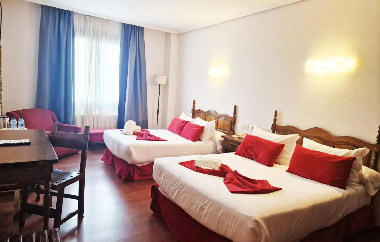 Photo of the whole room, Bed in Hotel Pazo O Rial