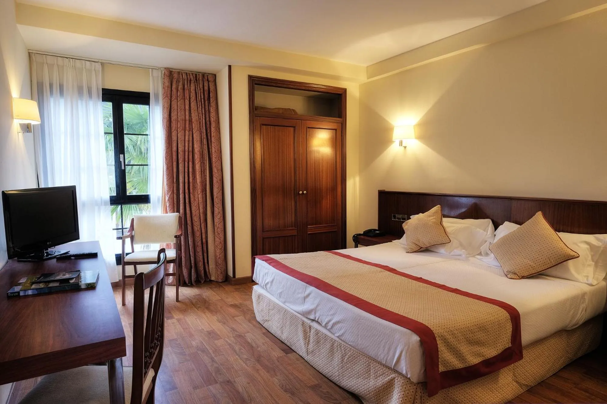 Photo of the whole room, Bed in Hotel y Apartamentos Arias