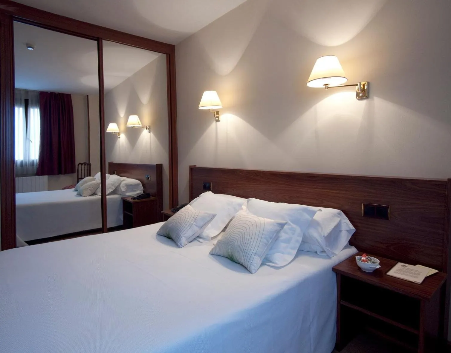 Photo of the whole room, Bed in Hotel y Apartamentos Arias