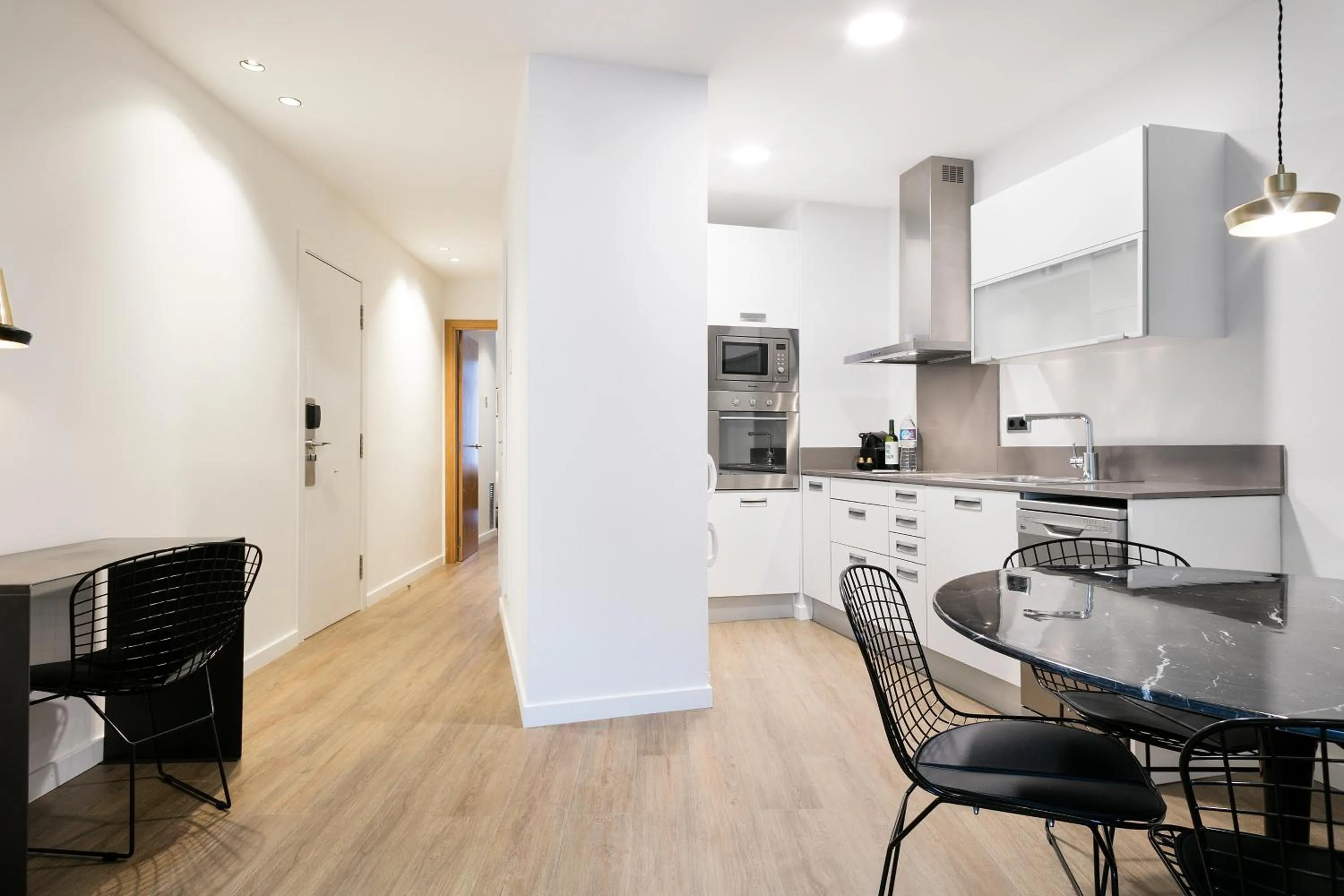 Kitchen or kitchenette in Vale Suites