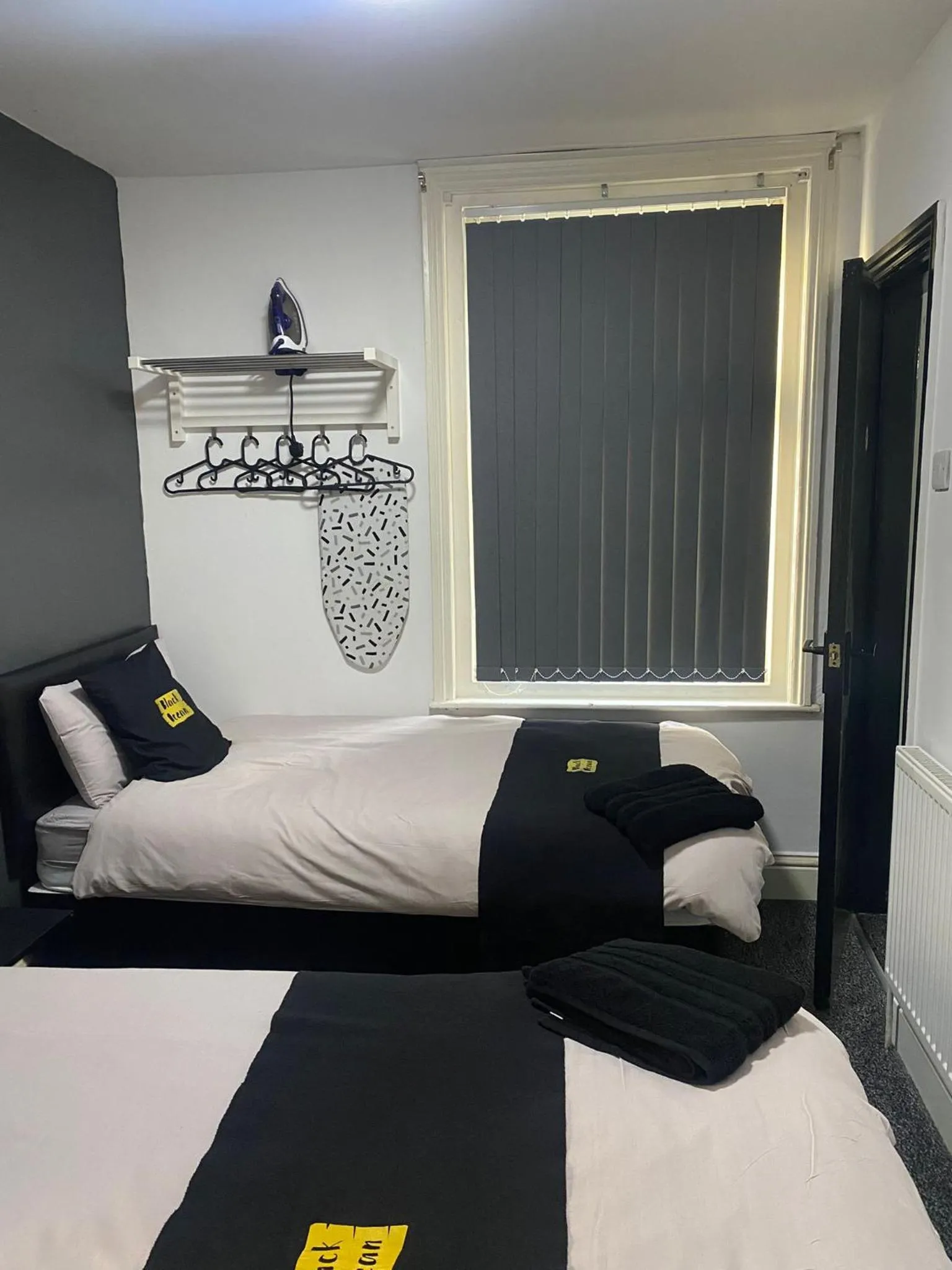 Bedroom, Bed in Black Ocean Holiday Apartments