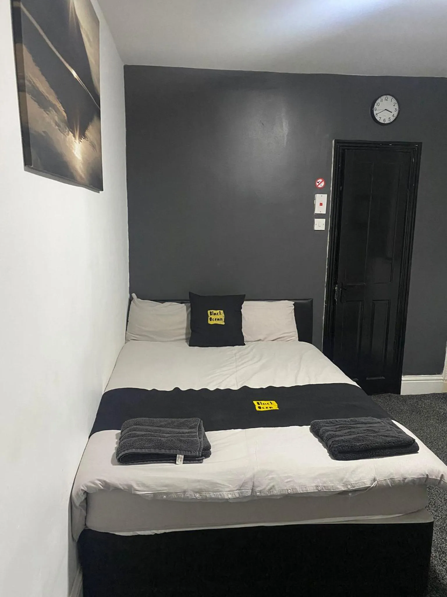 Bedroom, Bed in Black Ocean Holiday Apartments