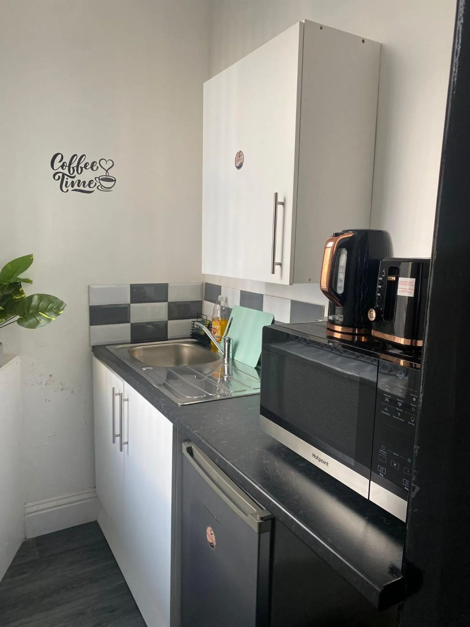 Kitchen or kitchenette in Black Ocean Holiday Apartments