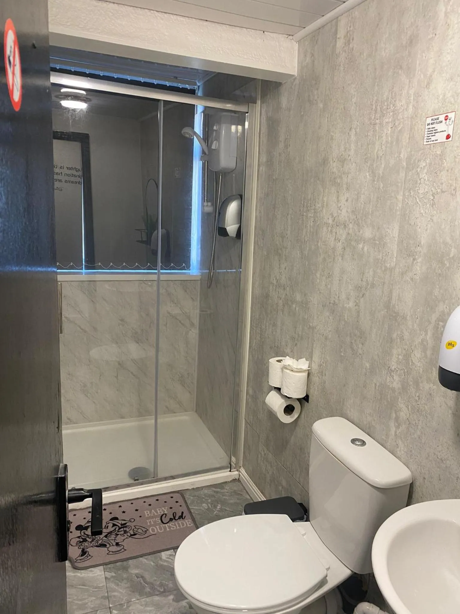 Bathroom in Black Ocean Holiday Apartments