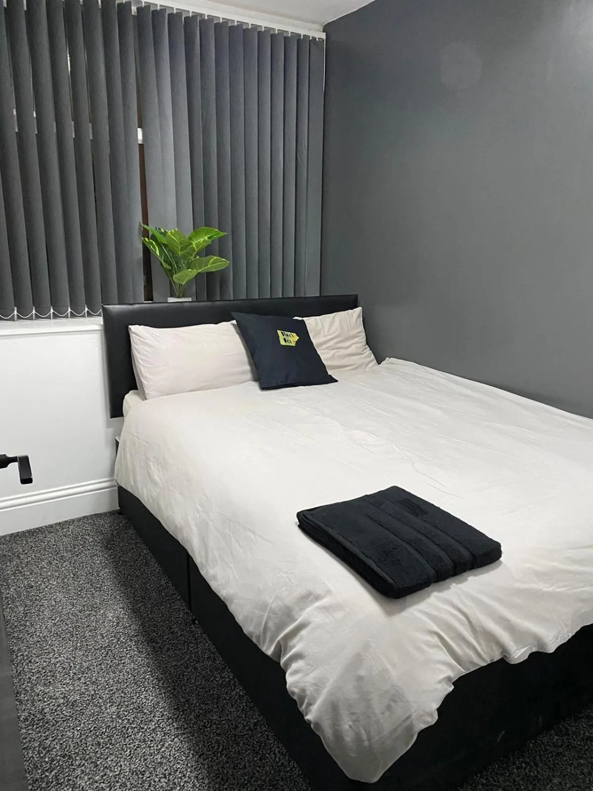 Bedroom, Bed in Black Ocean Holiday Apartments
