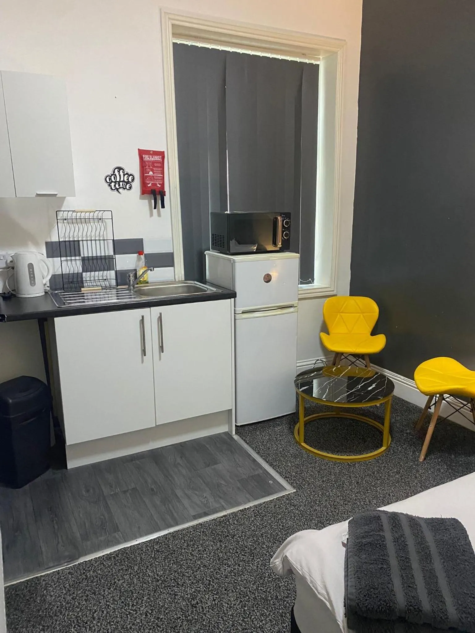 Kitchen or kitchenette in Black Ocean Holiday Apartments