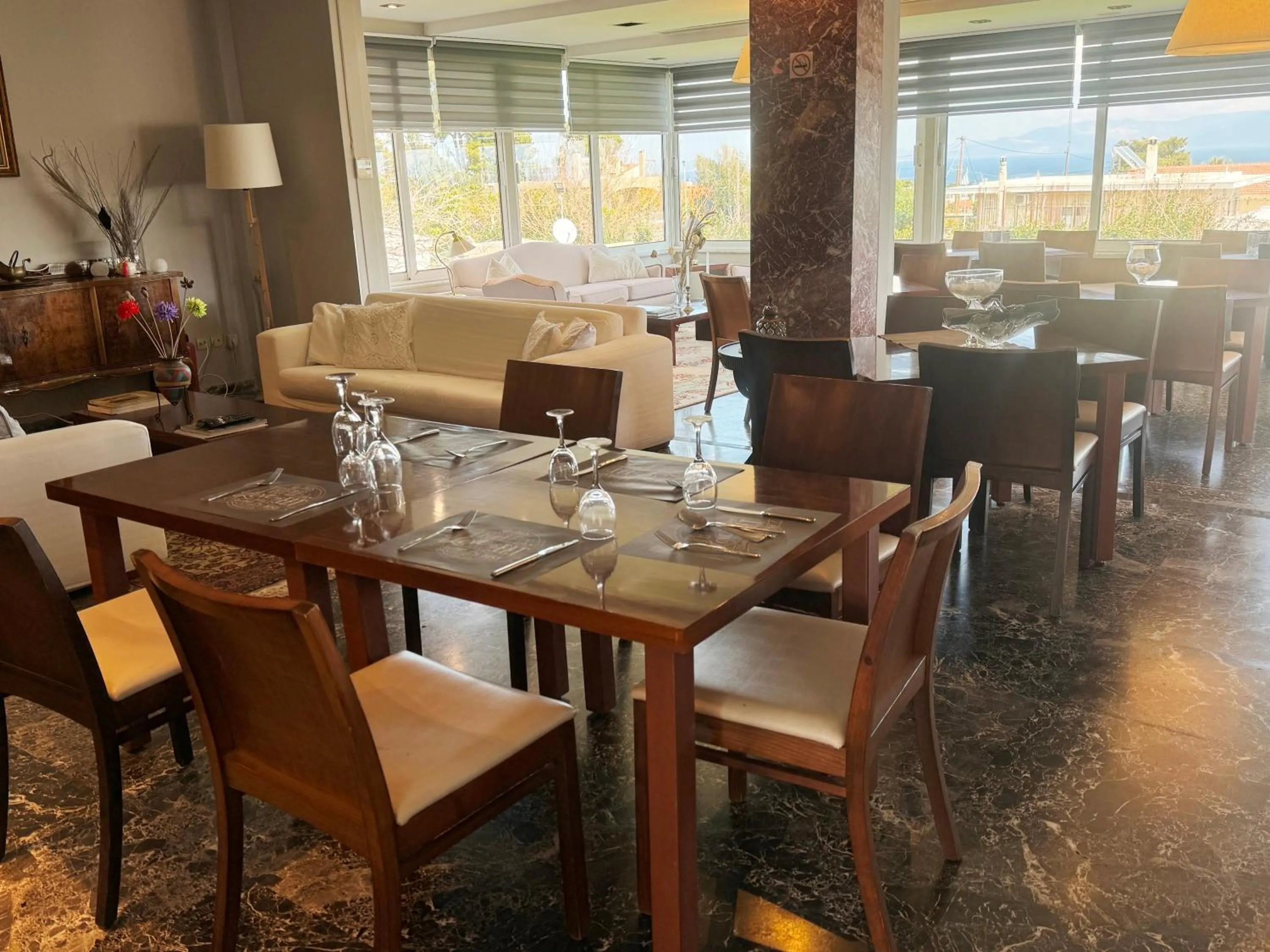 Restaurant/places to eat in Myrto Hotel