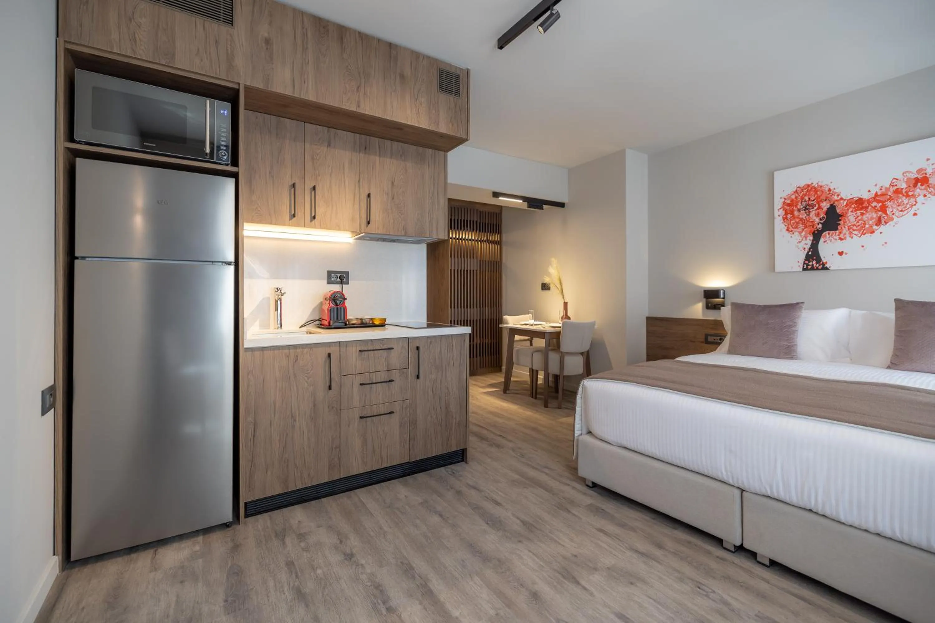 Photo of the whole room, Bed in 507 Athens