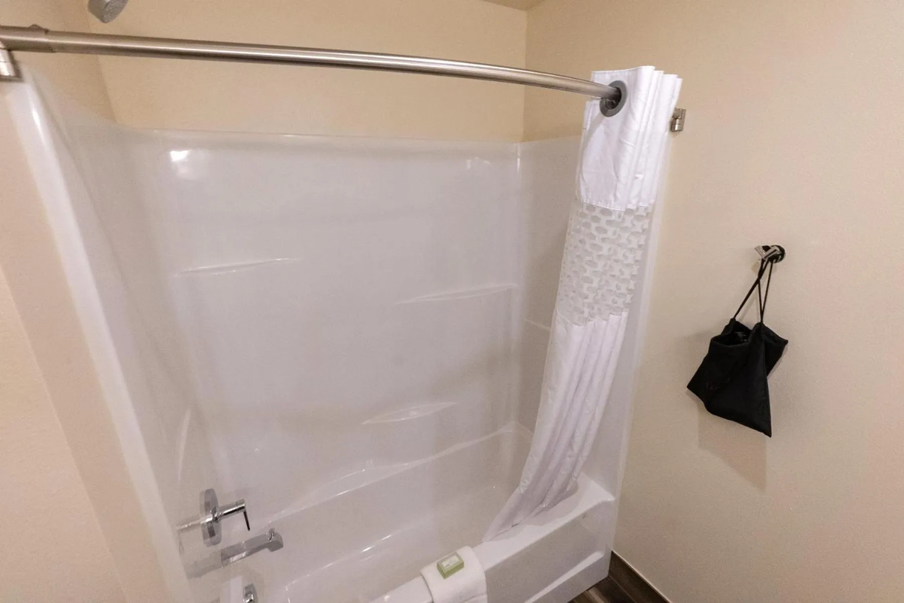 Shower in Cobblestone Hotel & Suites-Sheldon