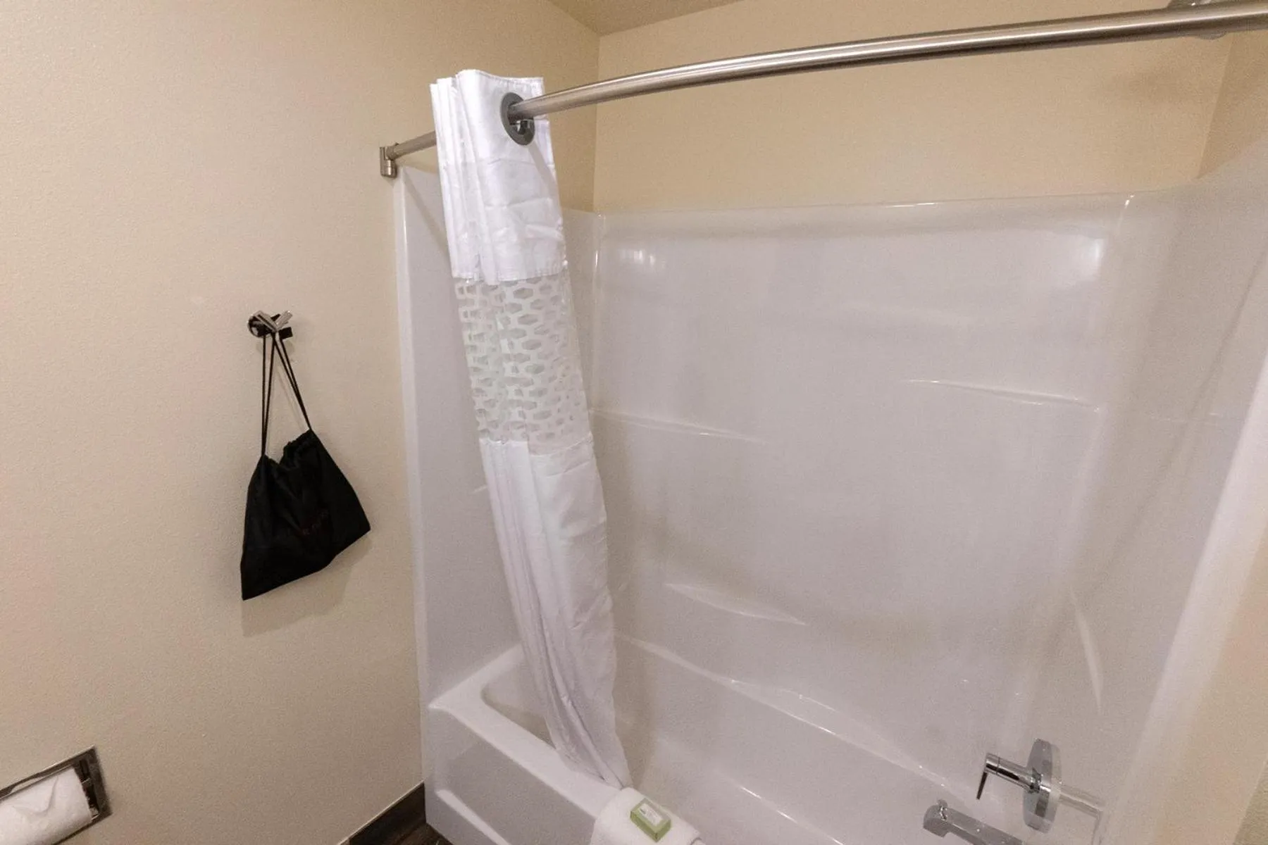 Shower in Cobblestone Hotel & Suites-Sheldon