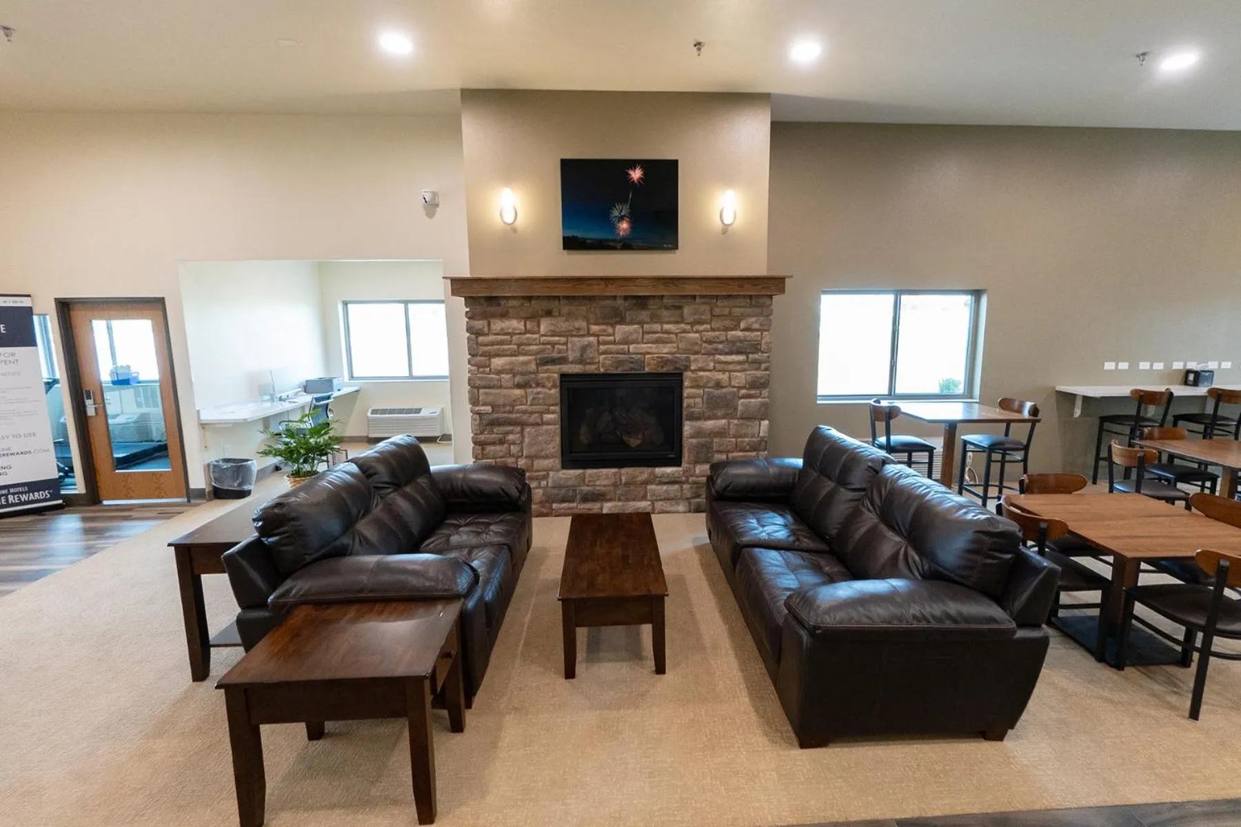 Communal lounge/ TV room in Cobblestone Hotel & Suites-Sheldon