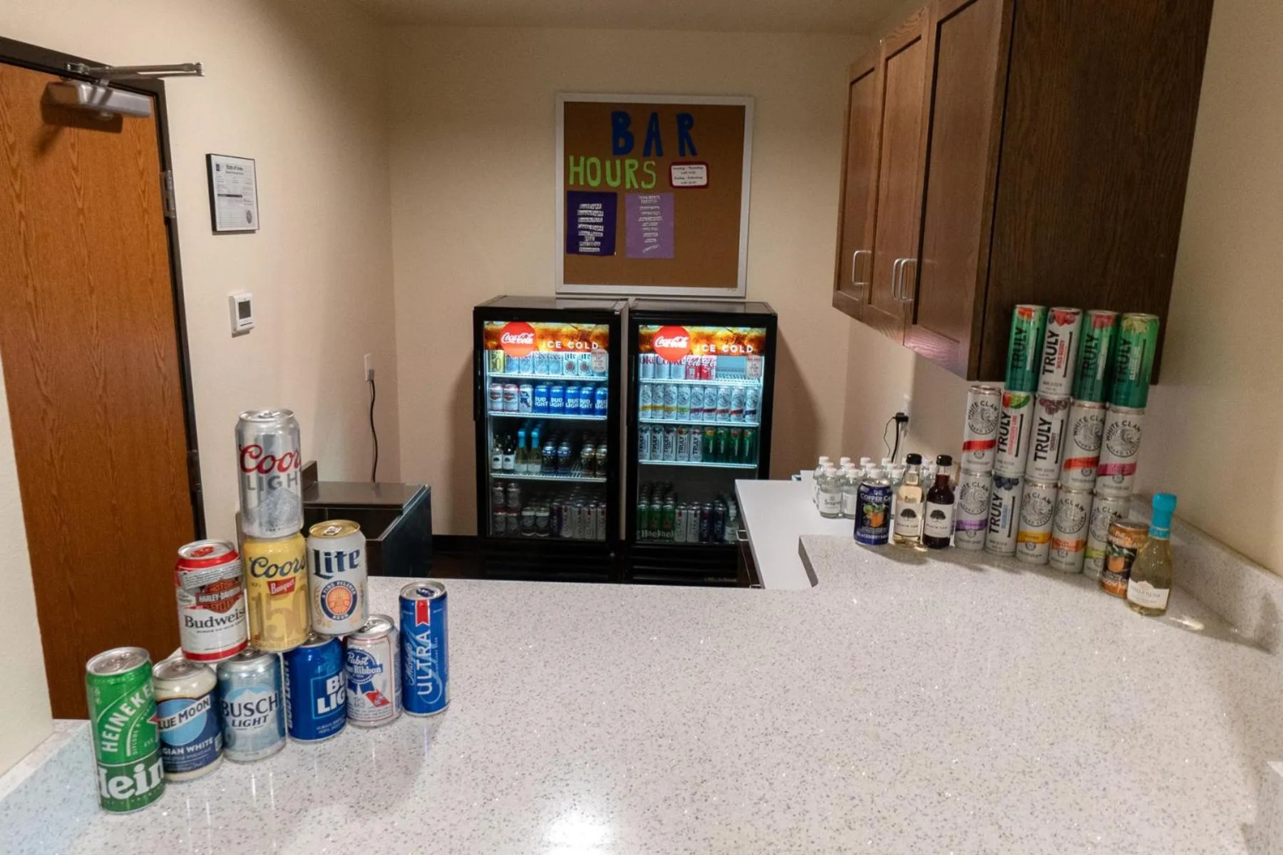 Lounge or bar in Cobblestone Hotel & Suites-Sheldon